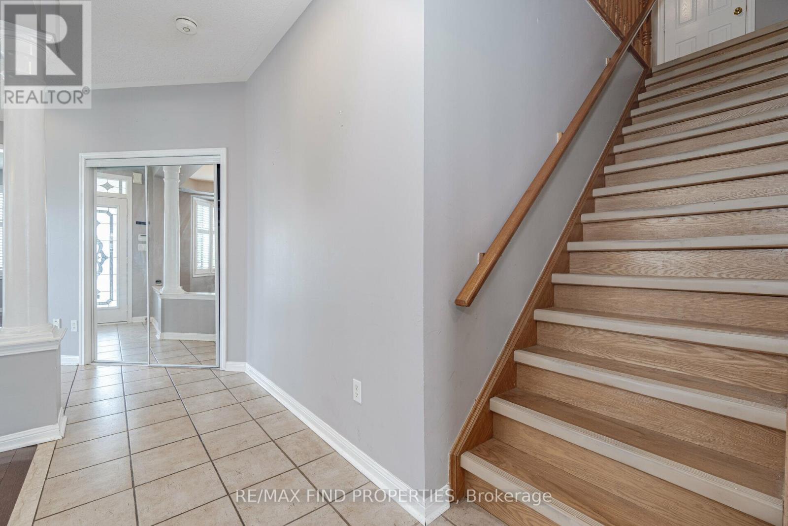 Upper - 688 Trudeau Drive, Milton, Ontario  L9T 5L5 - Photo 23 - W12153863