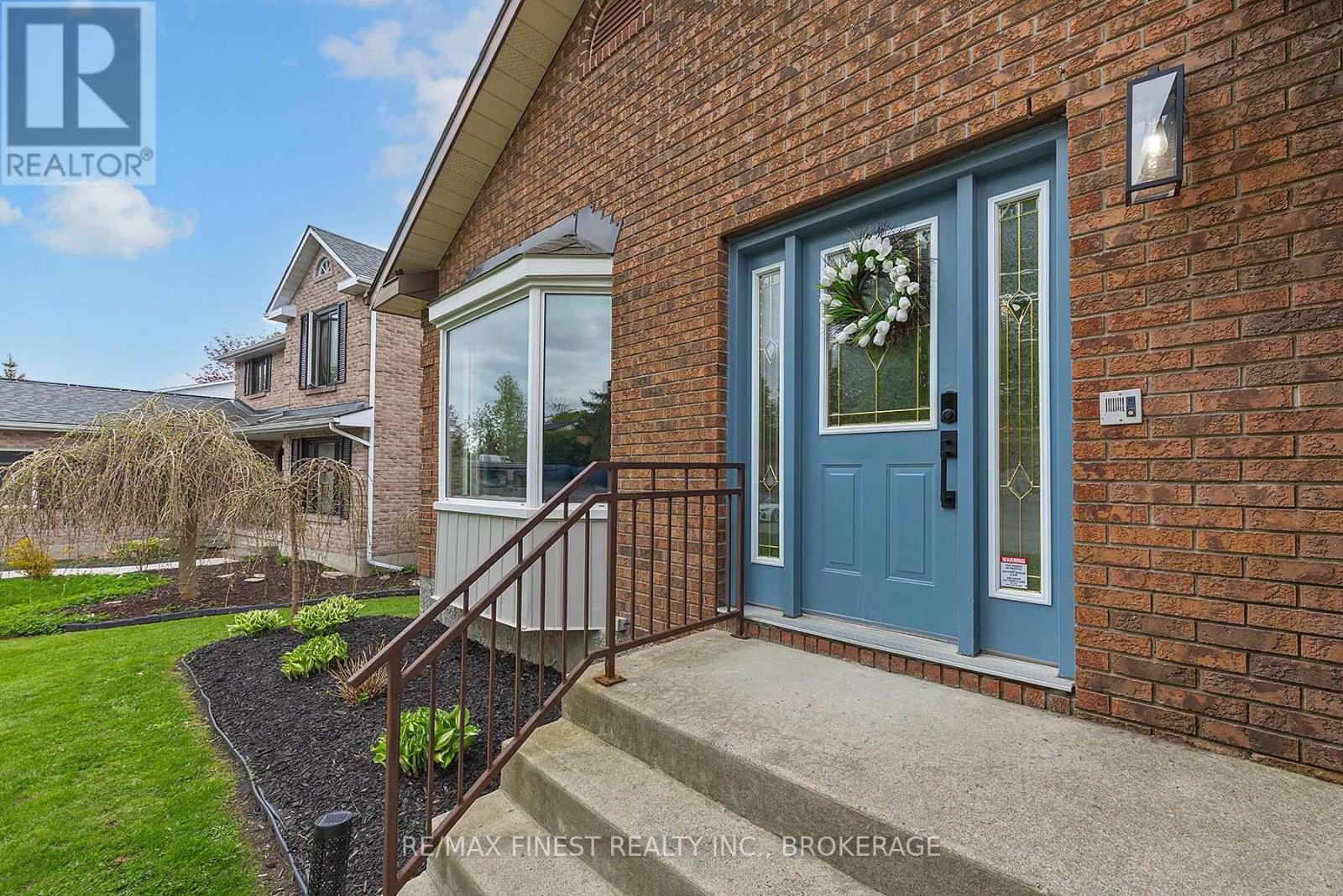 593 Forest Hill Drive, Kingston, Ontario  K7M 7N6 - Photo 3 - X12153816