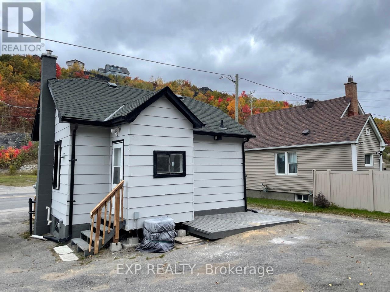 Property at 623 KINGSWAY image 2