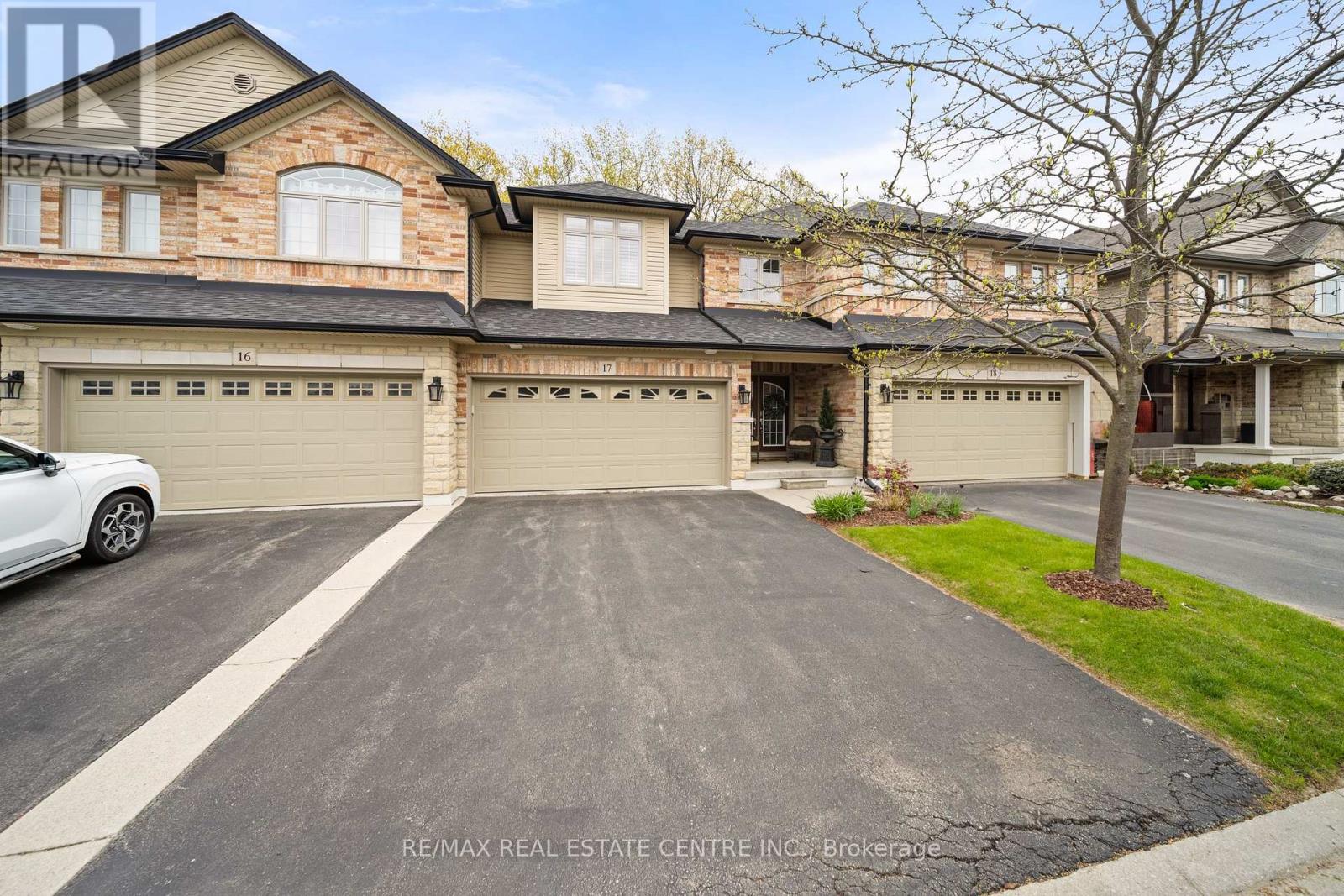 Property at 17 - 441 STONEHENGE DRIVE image 1