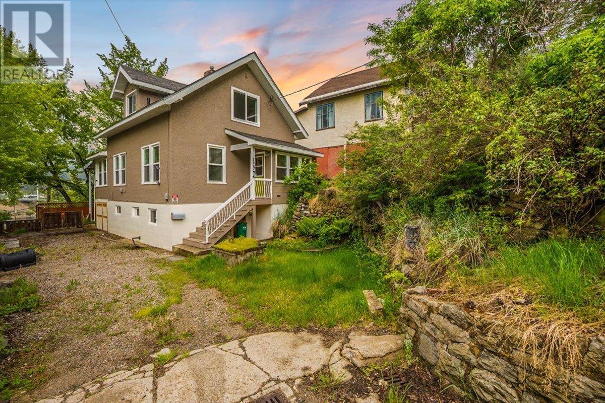 1667 CEDAR Avenue, Trail, BC V1R4C9