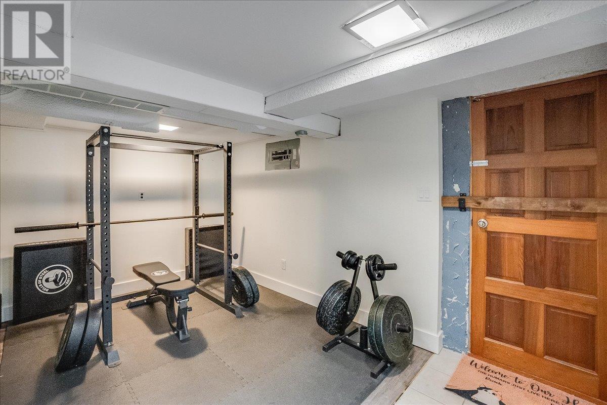 1667 CEDAR Avenue, Trail, BC V1R4C9
