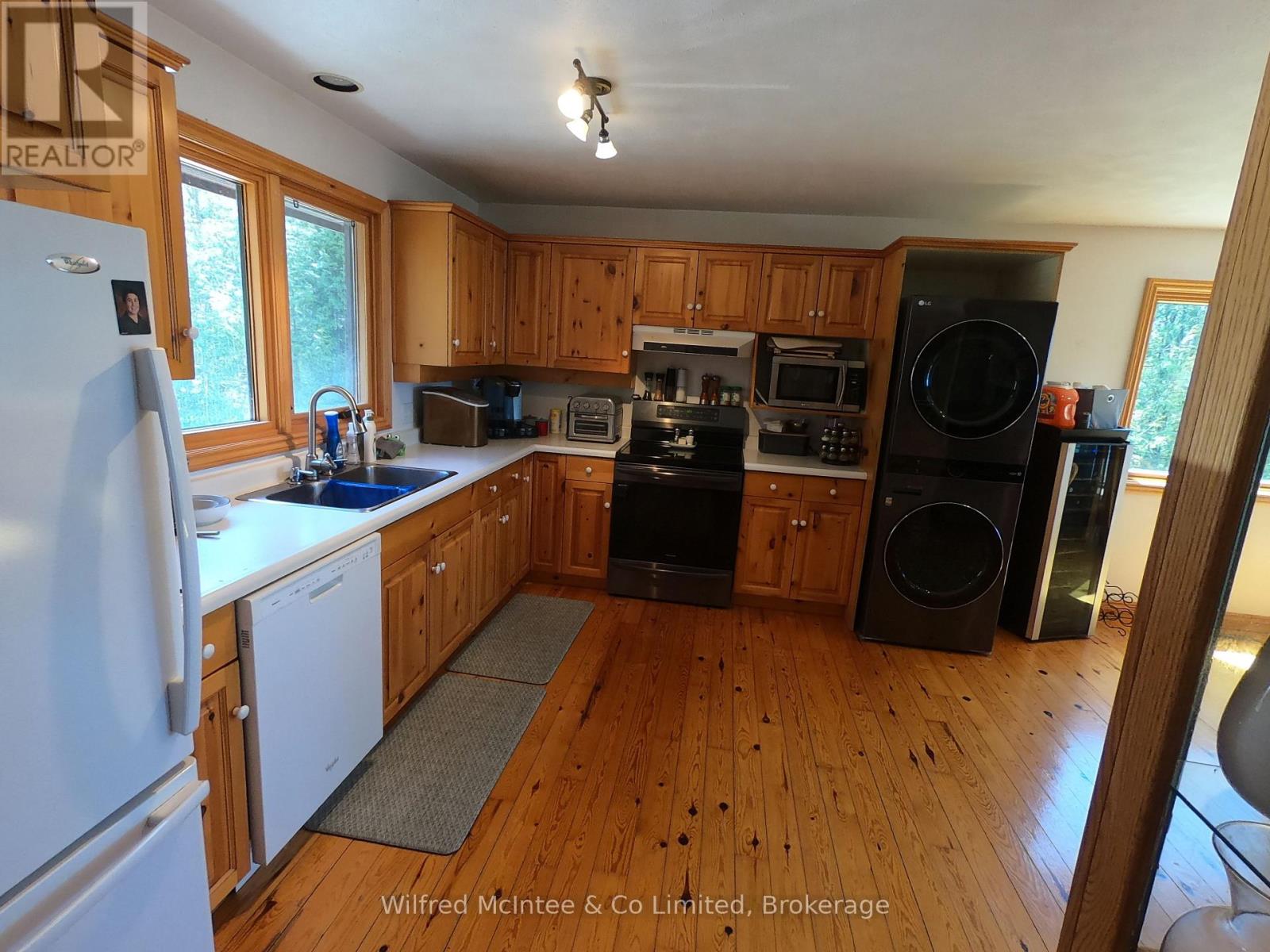 126 Buckingham Lane, Meaford, Ontario  N0H 1V0 - Photo 14 - X12134441