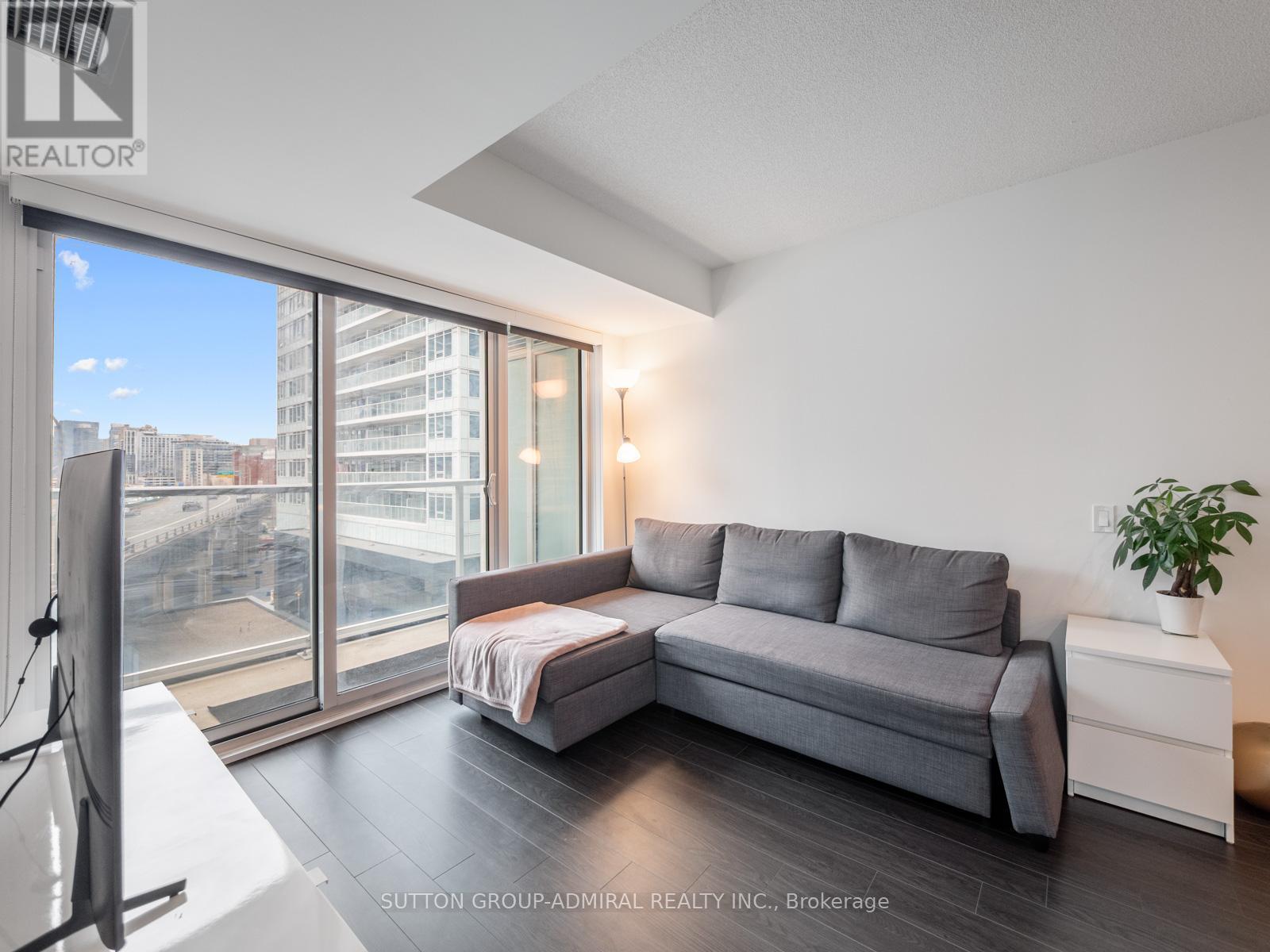 706 - 19 Bathurst Street, Toronto, Ontario  M5V 0N2 - Photo 9 - C12150152