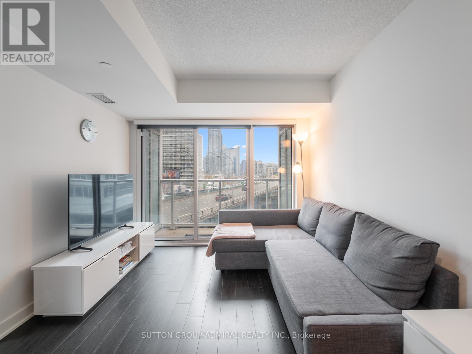 706 - 19 Bathurst Street, Toronto, Ontario  M5V 0N2 - Photo 7 - C12150152