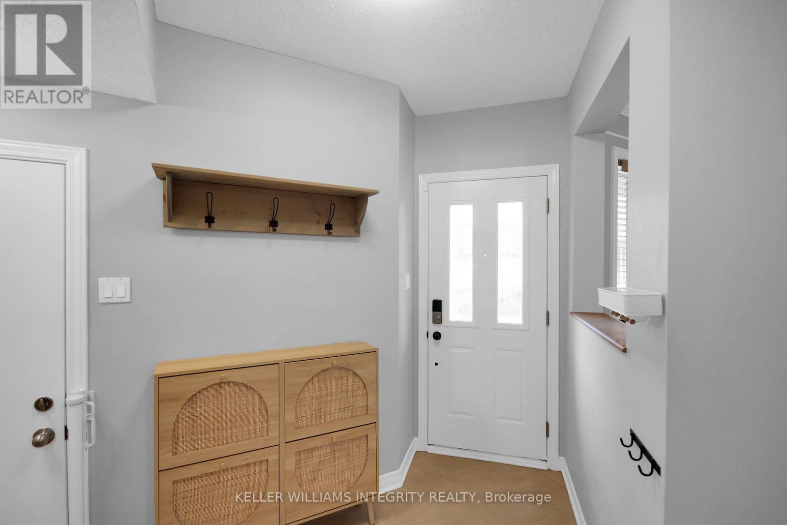 Property at 145 HUNTERSWOOD CRESCENT image 4