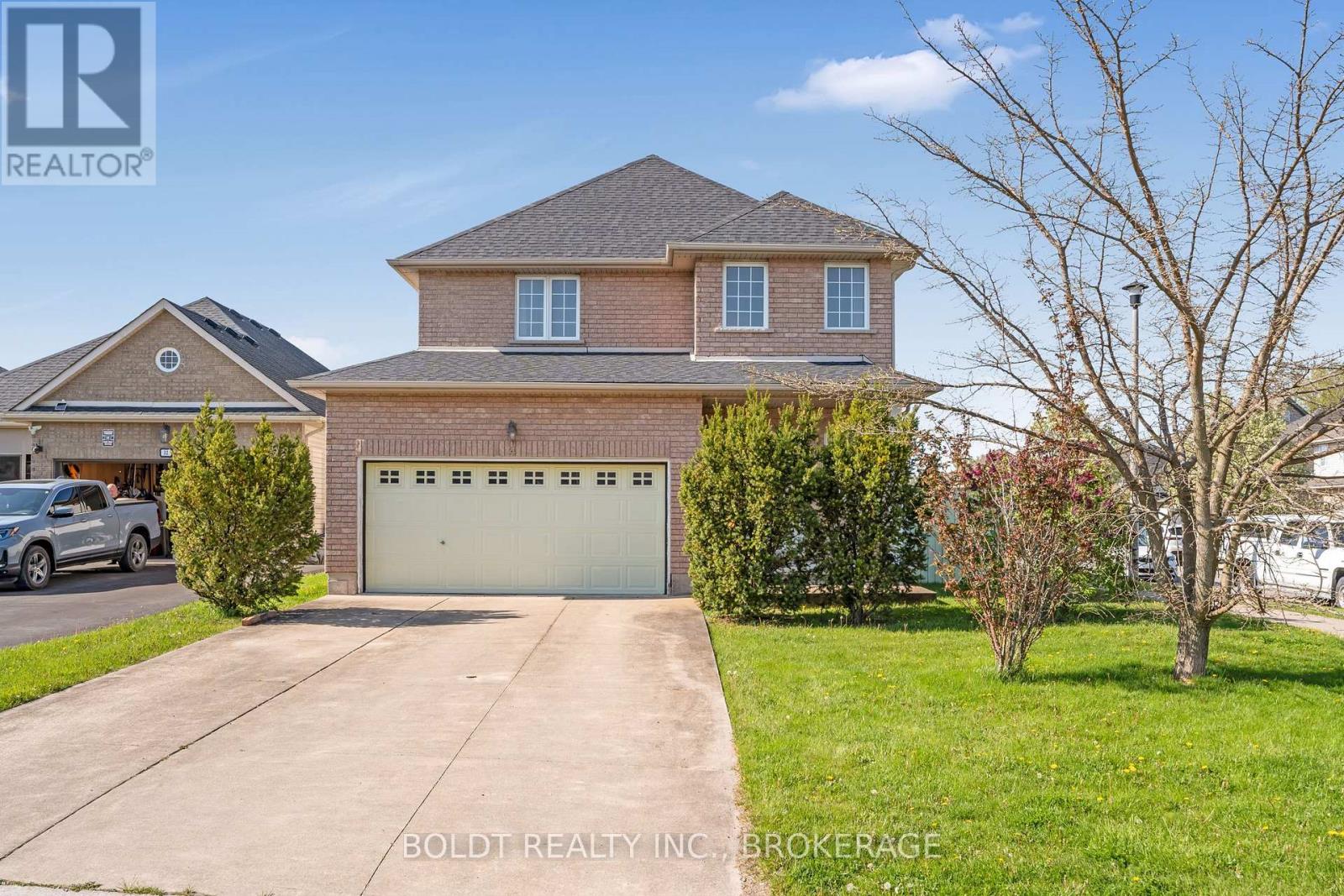 Property at 4 HENLEY COURT image 1