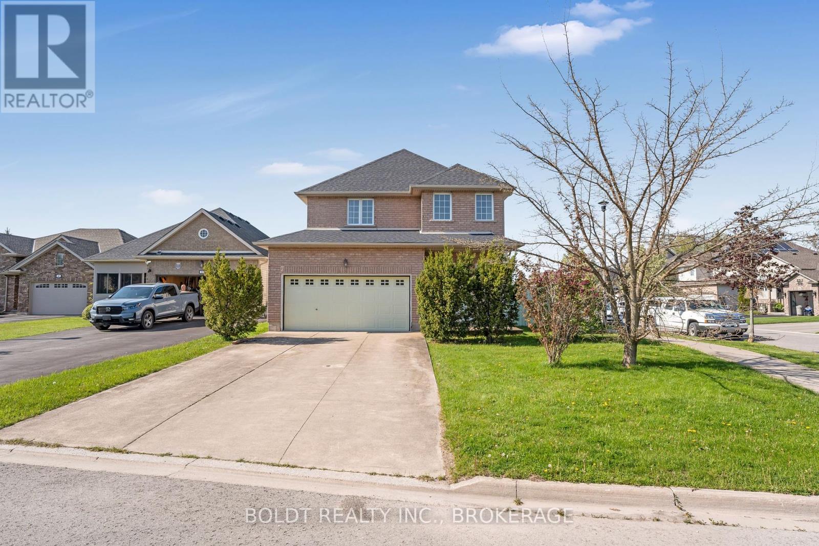 Property at 4 HENLEY COURT image 2