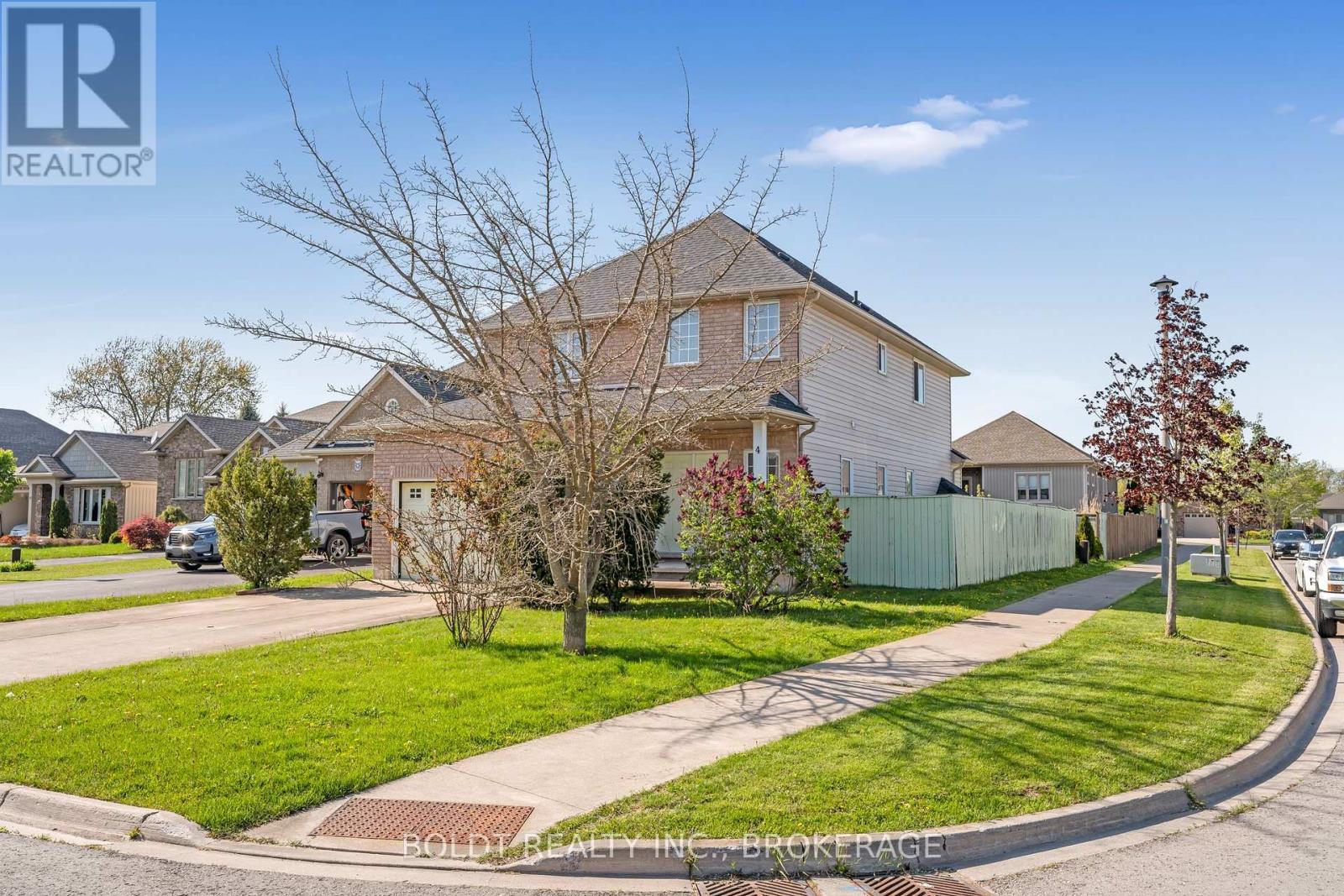 Property at 4 HENLEY COURT image 4