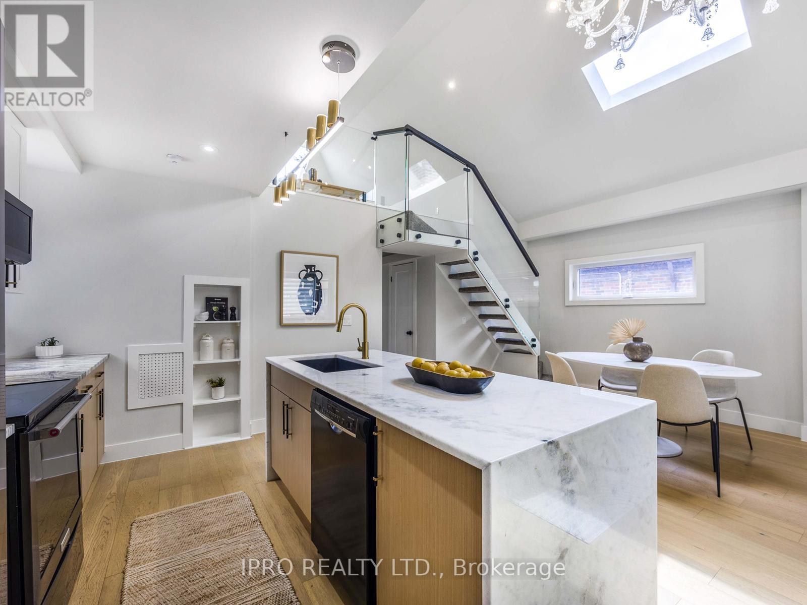 259 Floyd Avenue, Toronto, Ontario  M4J 2J4 - Photo 14 - E12151925