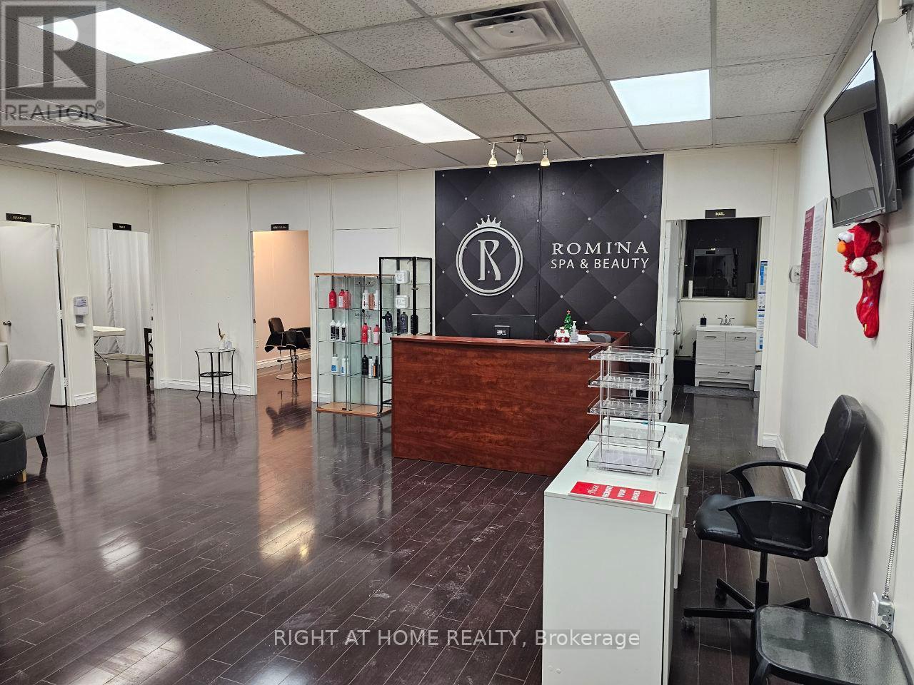 201 - 10670 Yonge Street, Richmond Hill, Ontario  L4C 3C9 - Photo 2 - N11946486