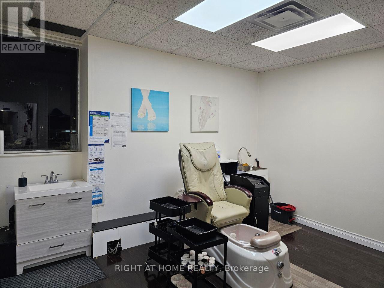 201 - 10670 Yonge Street, Richmond Hill, Ontario  L4C 3C9 - Photo 8 - N11946486
