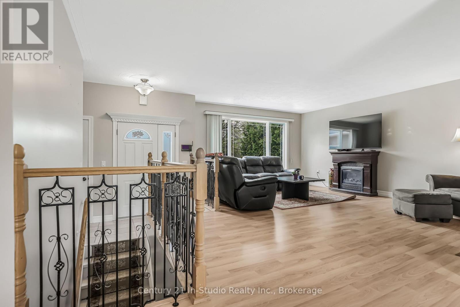 406 Alice Street, Saugeen Shores, Ontario  N0H 2L0 - Photo 10 - X12154113
