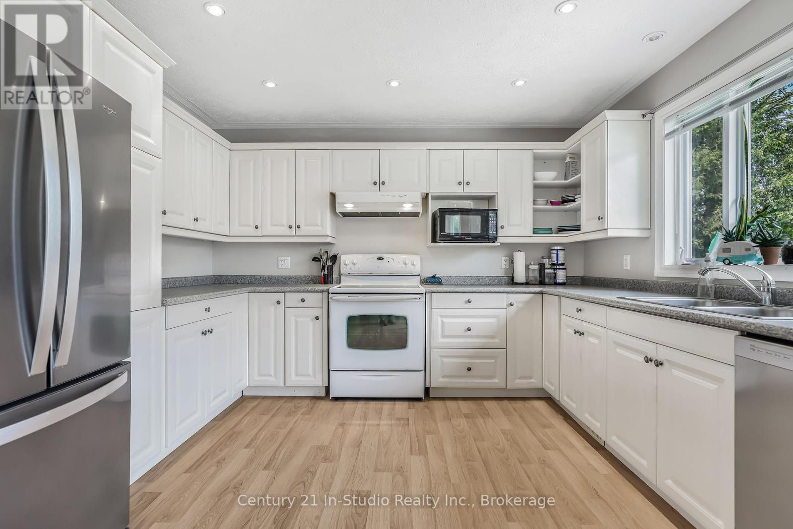 406 Alice Street, Saugeen Shores, Ontario  N0H 2L0 - Photo 13 - X12154113