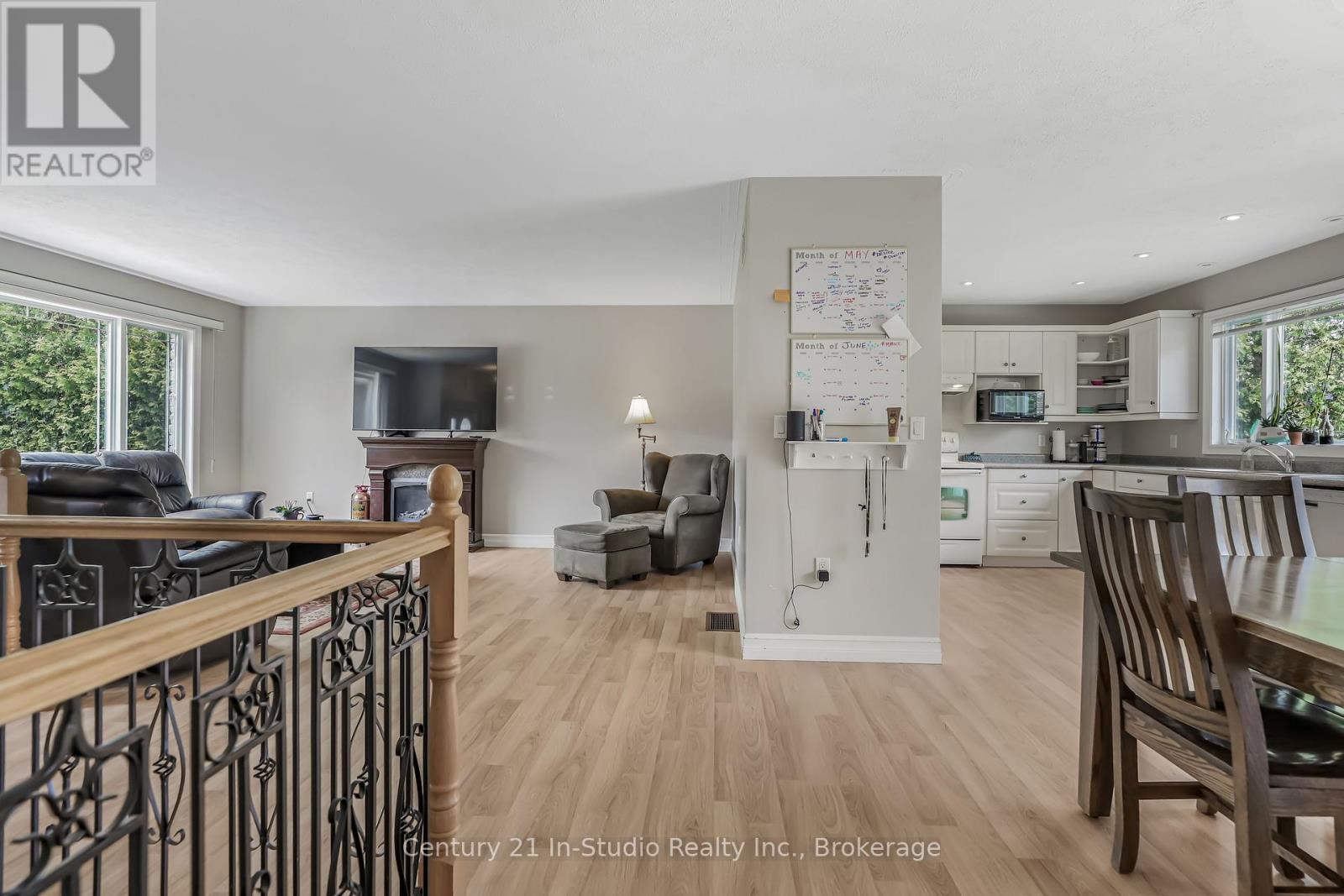 406 Alice Street, Saugeen Shores, Ontario  N0H 2L0 - Photo 15 - X12154113