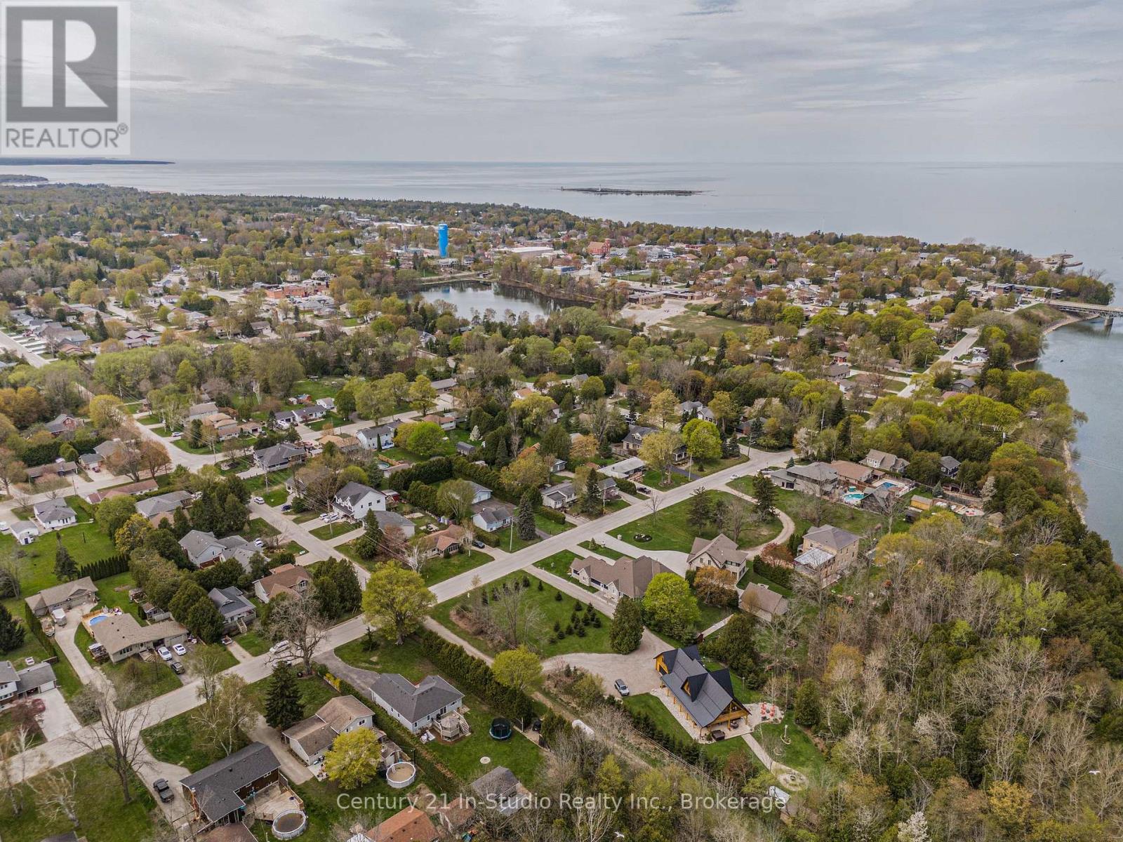 406 Alice Street, Saugeen Shores, Ontario  N0H 2L0 - Photo 35 - X12154113