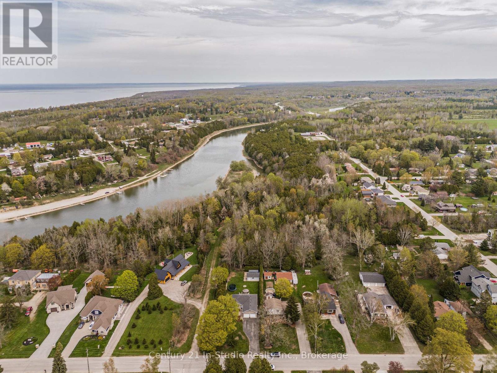 406 Alice Street, Saugeen Shores, Ontario  N0H 2L0 - Photo 36 - X12154113