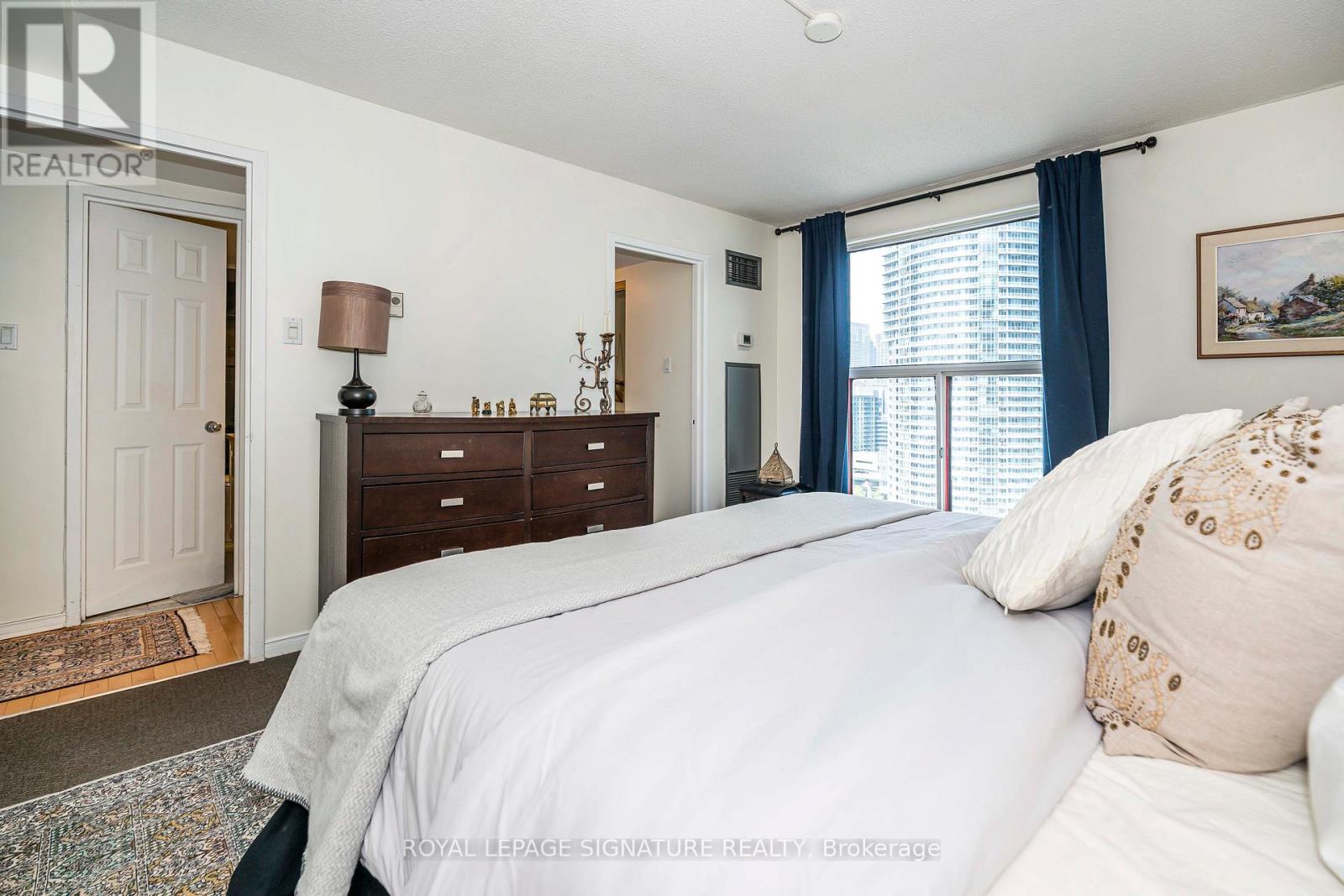 1812 - 99 Harbour Square, Toronto, Ontario  M5J 2H2 - Photo 15 - C12153991