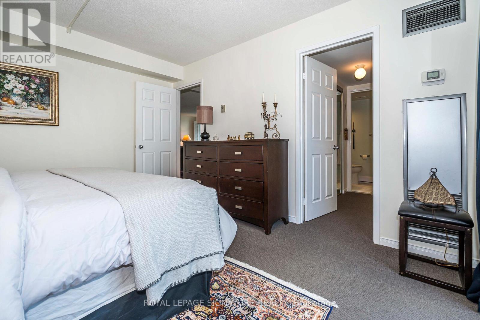1812 - 99 Harbour Square, Toronto, Ontario  M5J 2H2 - Photo 16 - C12153991