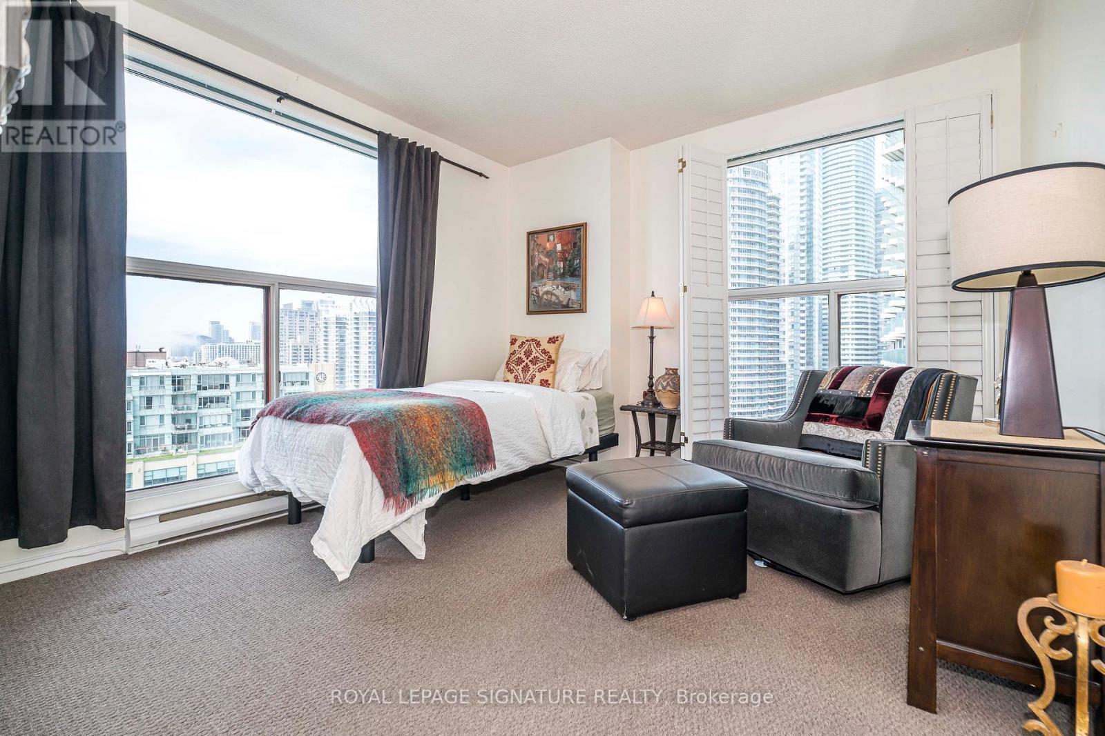 1812 - 99 Harbour Square, Toronto, Ontario  M5J 2H2 - Photo 19 - C12153991