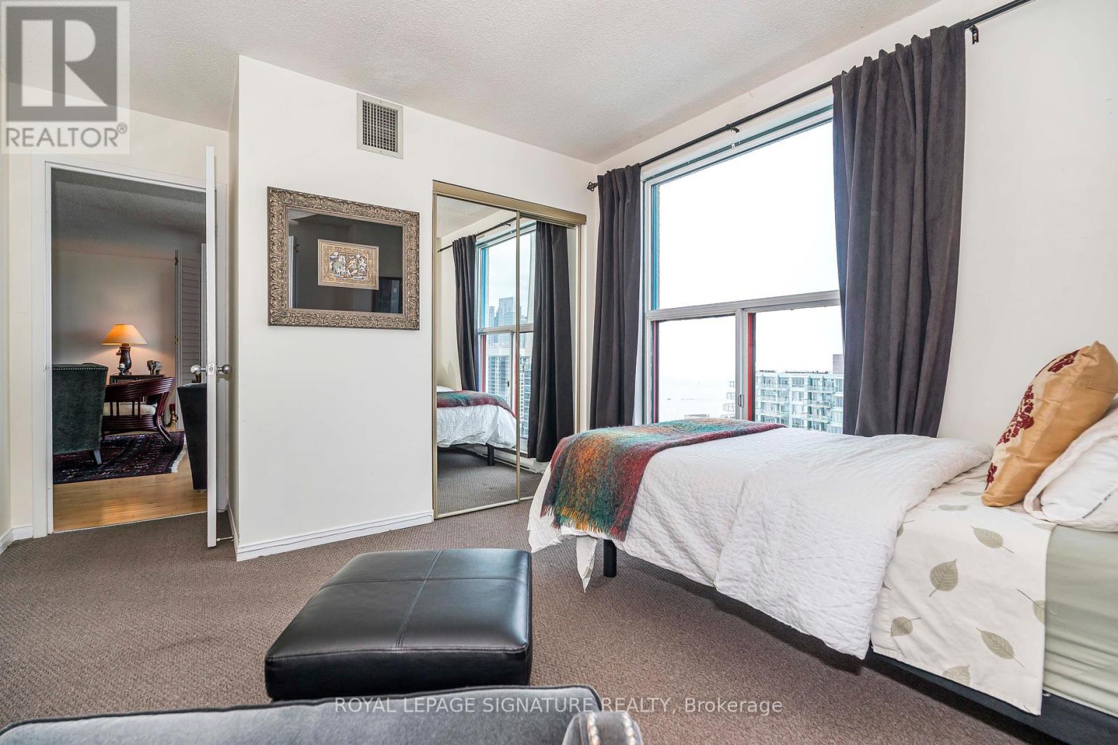 1812 - 99 Harbour Square, Toronto, Ontario  M5J 2H2 - Photo 20 - C12153991