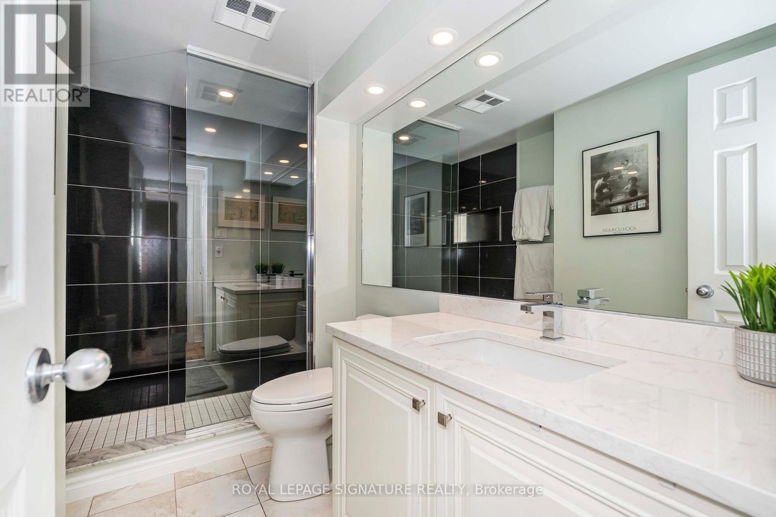 1812 - 99 Harbour Square, Toronto, Ontario  M5J 2H2 - Photo 21 - C12153991
