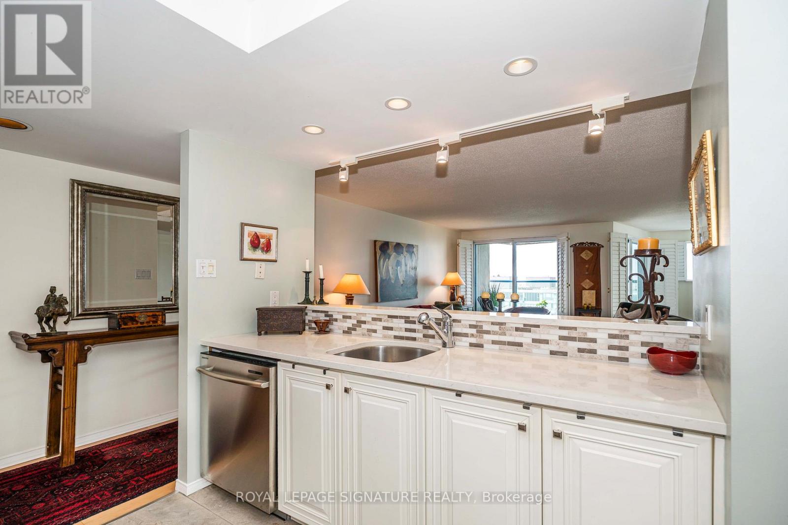 1812 - 99 Harbour Square, Toronto, Ontario  M5J 2H2 - Photo 6 - C12153991