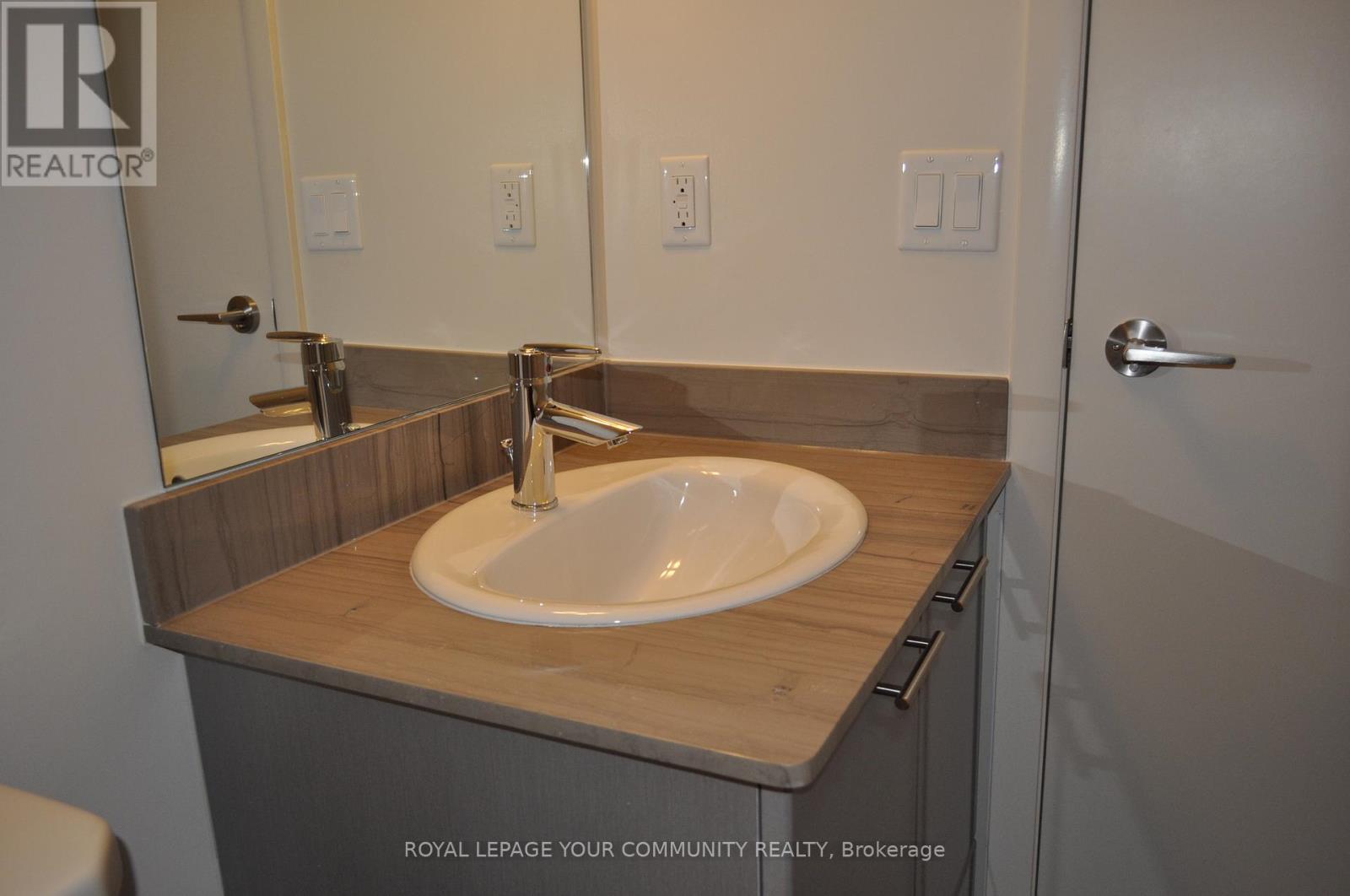 1002 - 15 Bruyeres Mews, Toronto, Ontario  M5V 0A7 - Photo 10 - C12154026