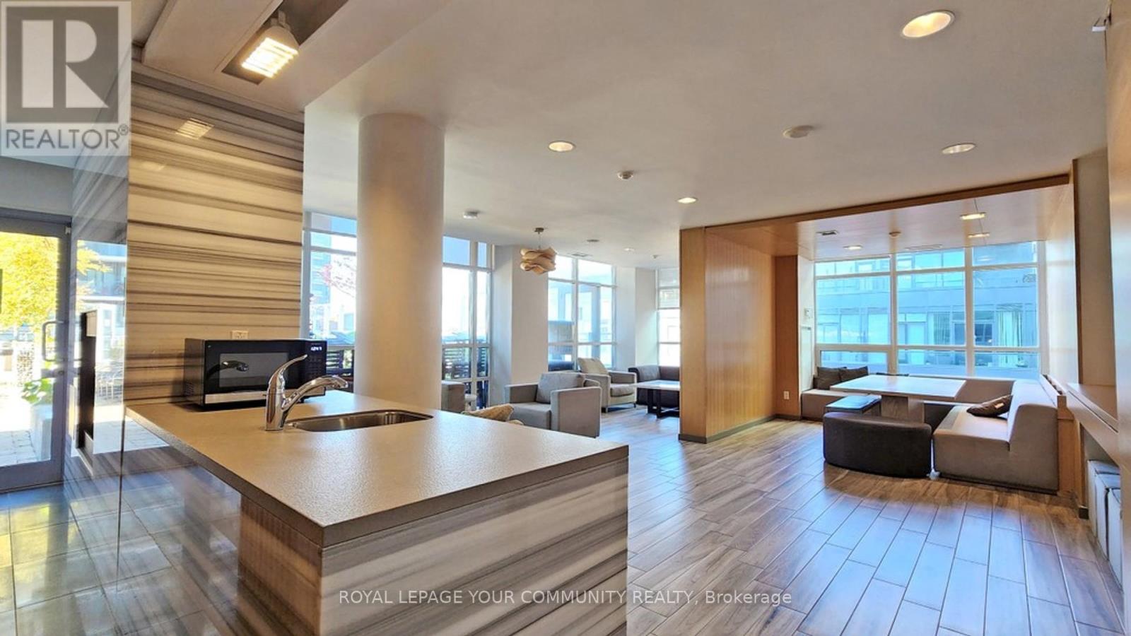 1002 - 15 Bruyeres Mews, Toronto, Ontario  M5V 0A7 - Photo 13 - C12154026