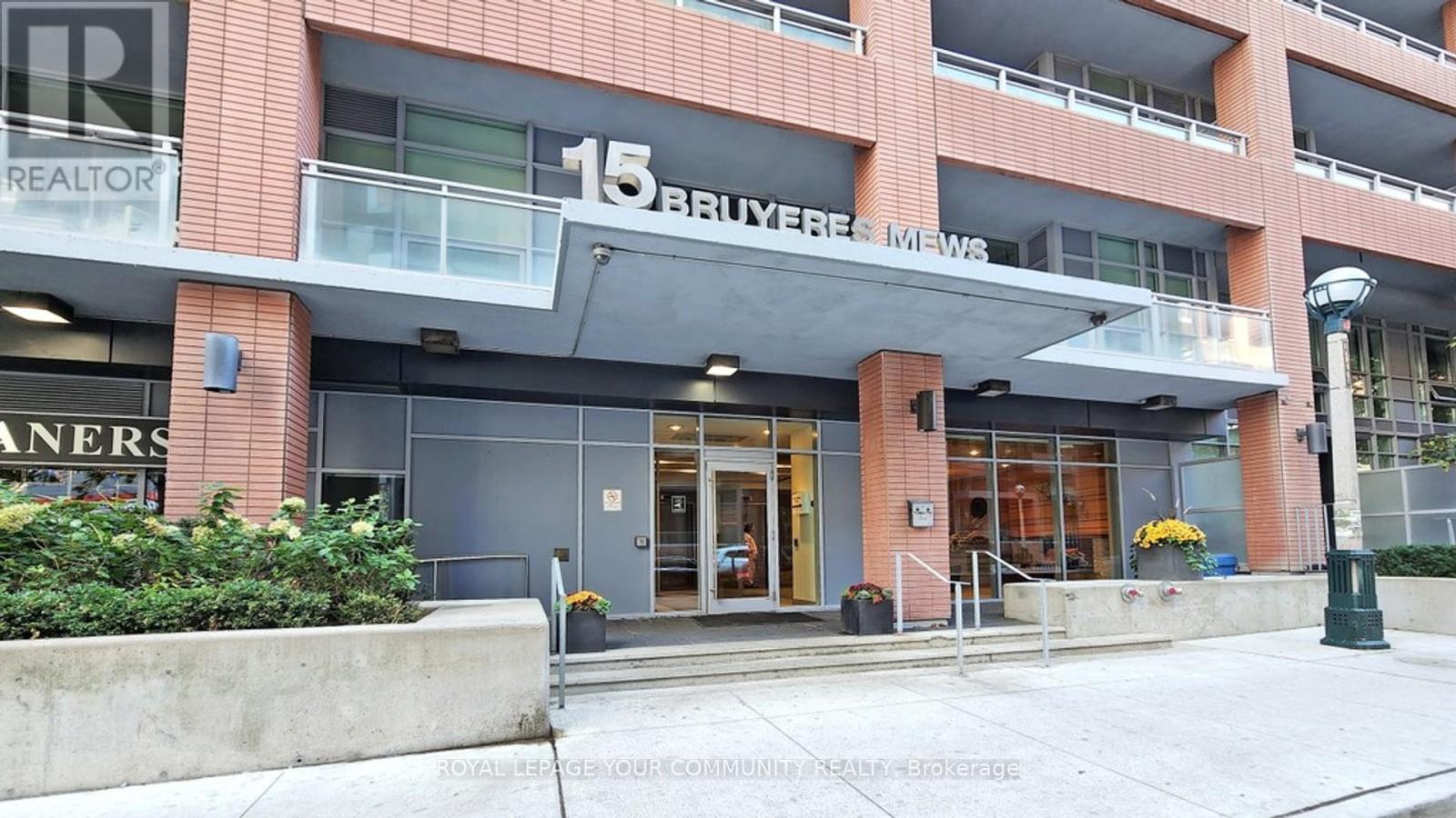 1002 - 15 Bruyeres Mews, Toronto, Ontario  M5V 0A7 - Photo 2 - C12154026