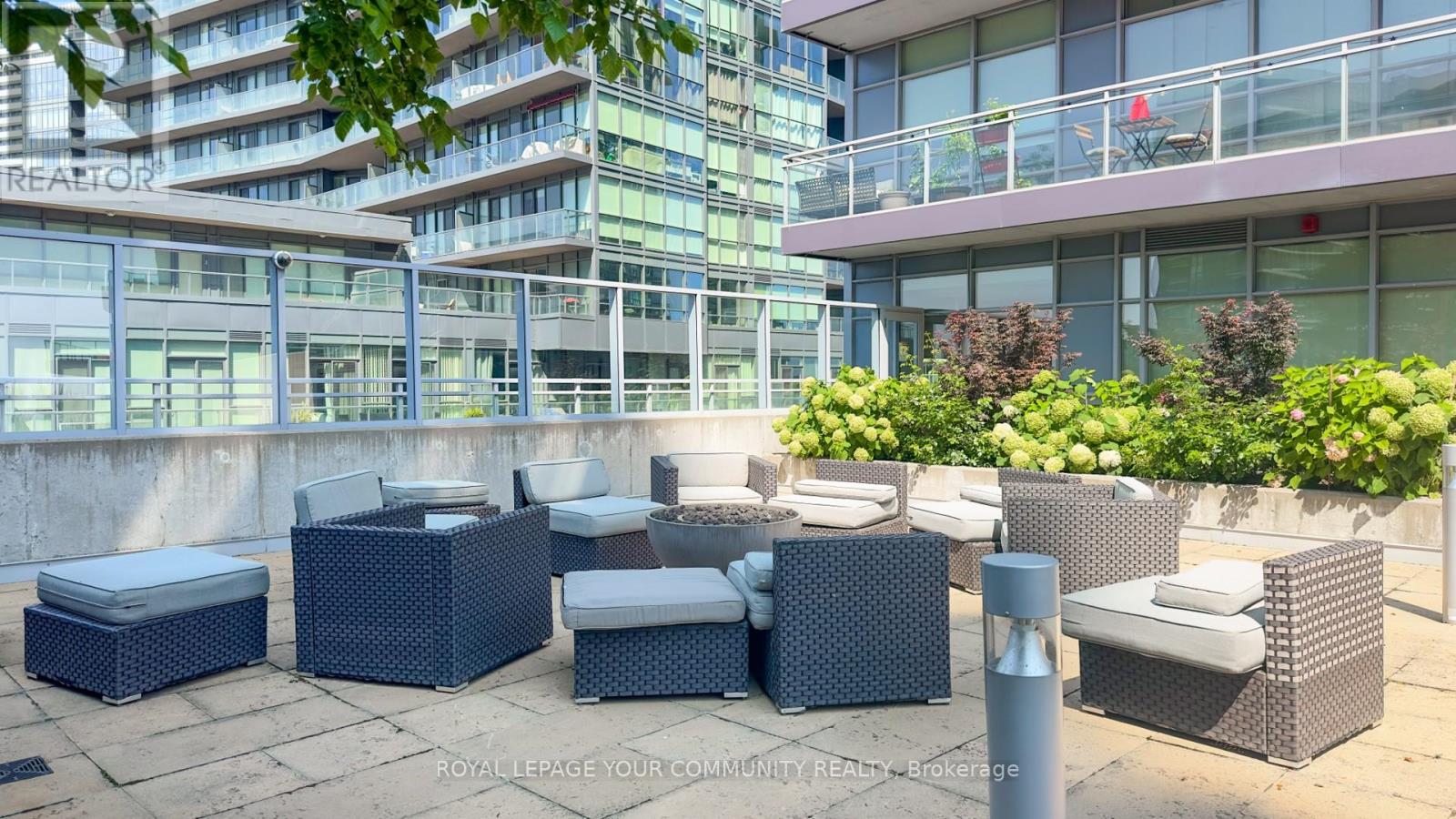 1002 - 15 Bruyeres Mews, Toronto, Ontario  M5V 0A7 - Photo 25 - C12154026