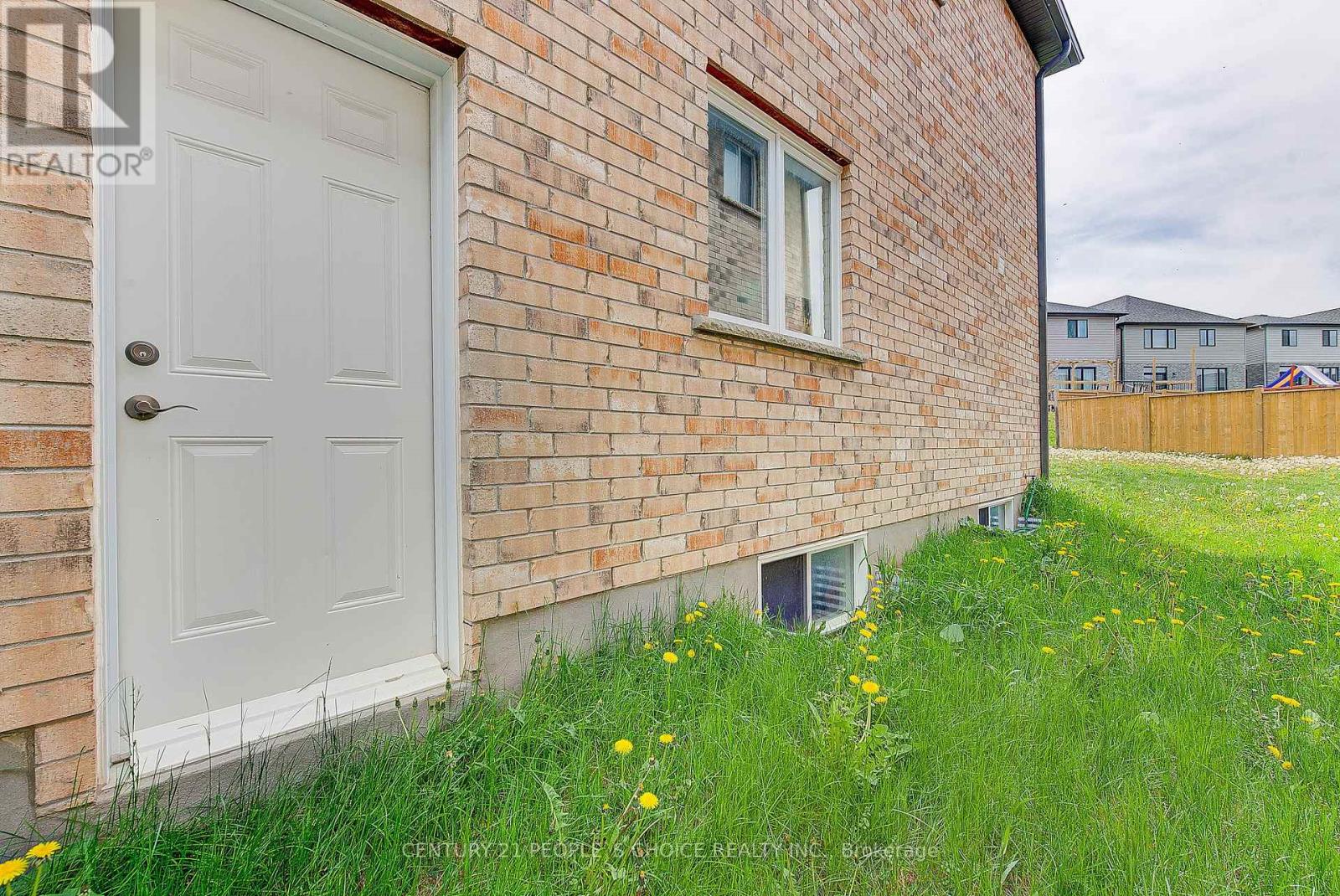 3048 Doyle Drive, London South, Ontario  N6M 0G9 - Photo 36 - X12146538
