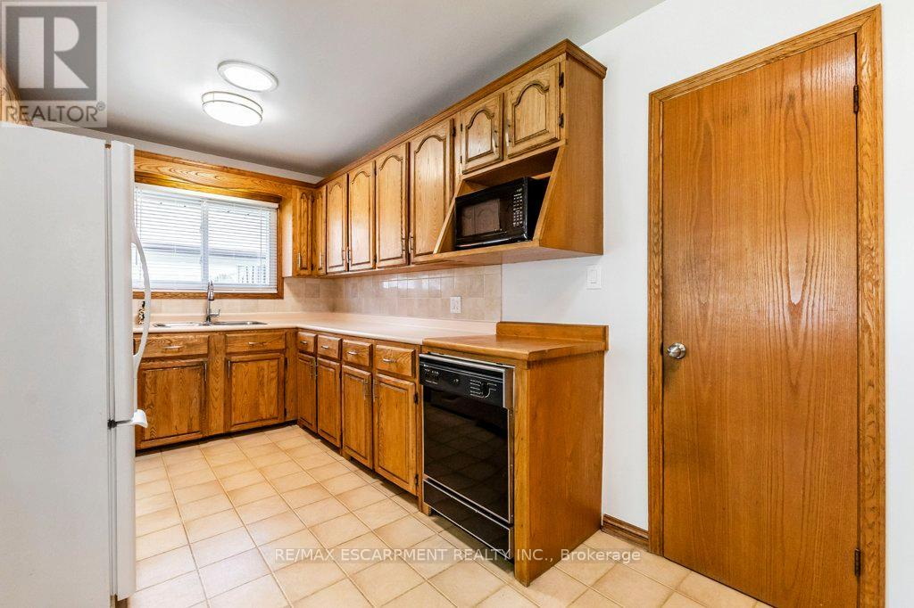 30 Terrace Avenue, Welland, Ontario  L3C 2C4 - Photo 14 - X12147650