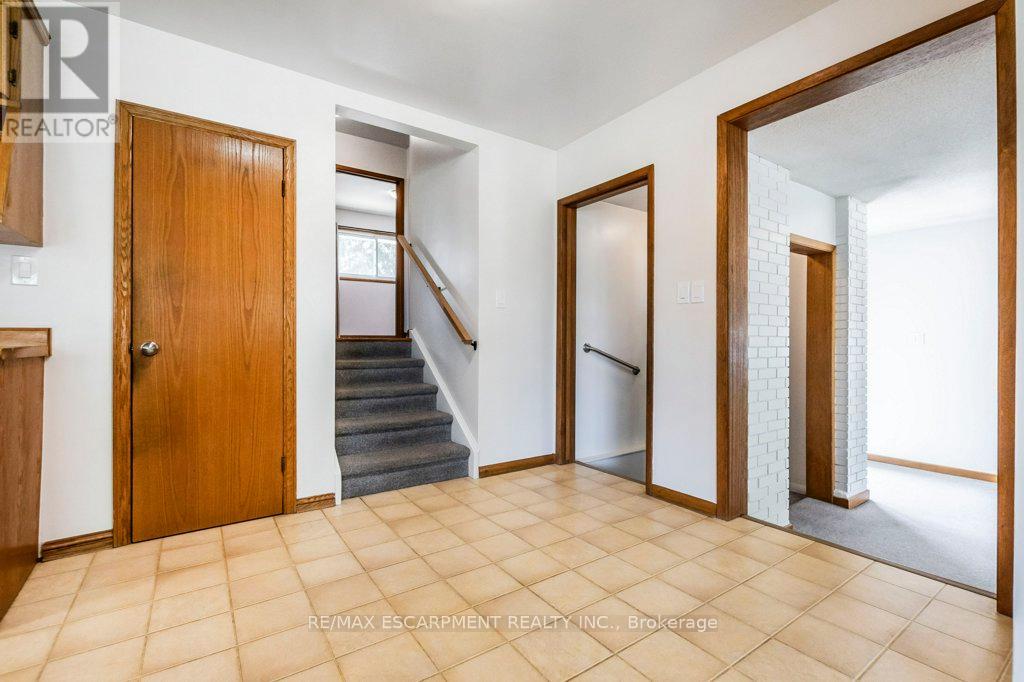 30 Terrace Avenue, Welland, Ontario  L3C 2C4 - Photo 12 - X12147650