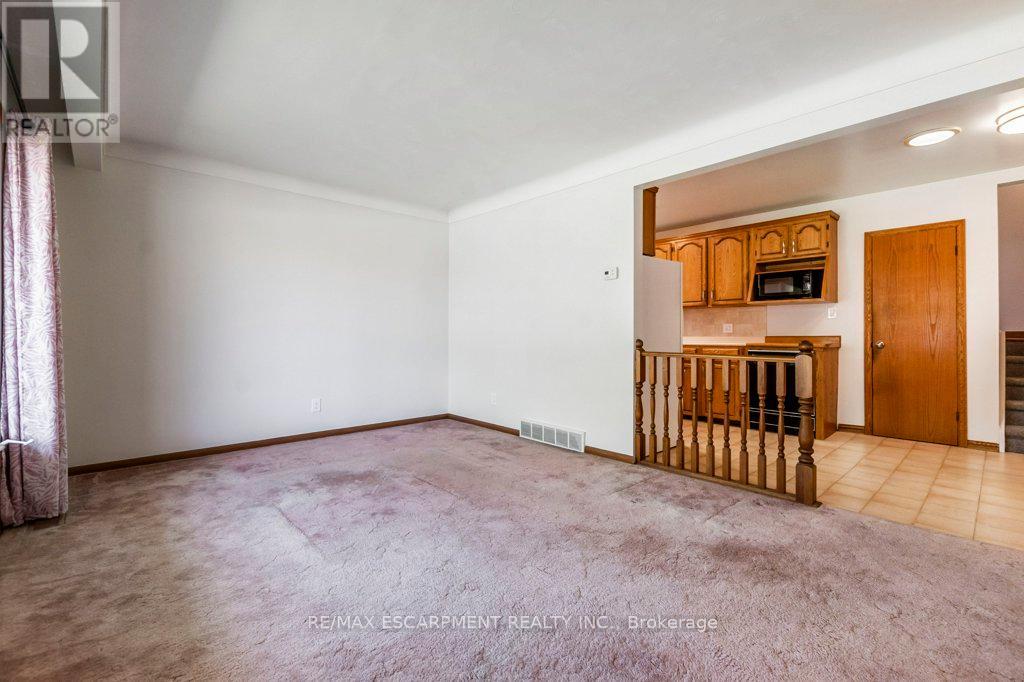 30 Terrace Avenue, Welland, Ontario  L3C 2C4 - Photo 8 - X12147650