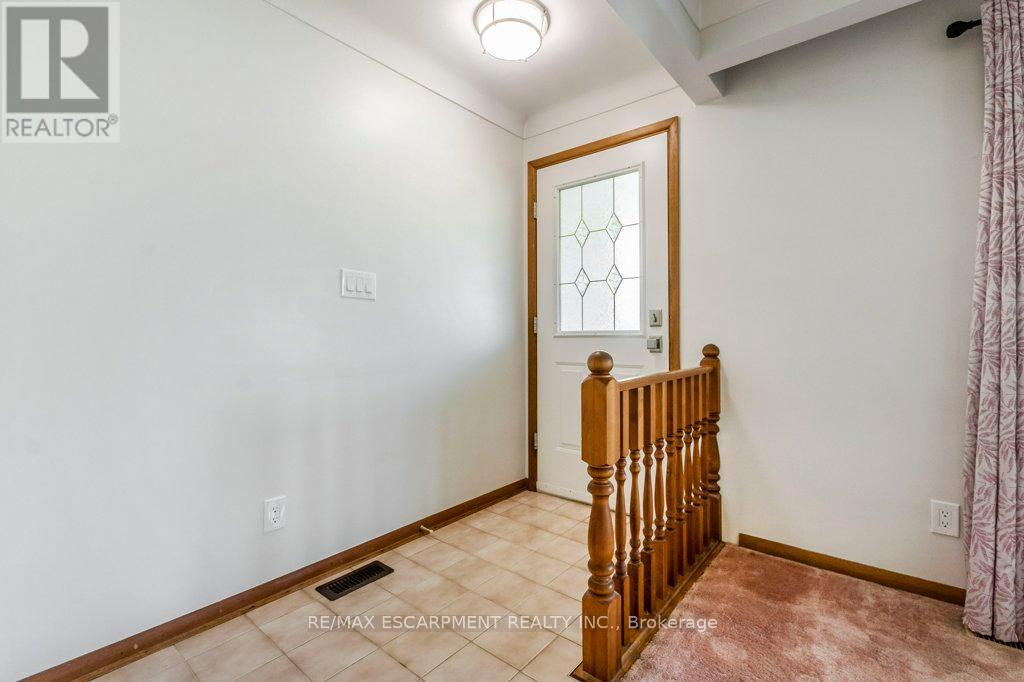 30 Terrace Avenue, Welland, Ontario  L3C 2C4 - Photo 6 - X12147650