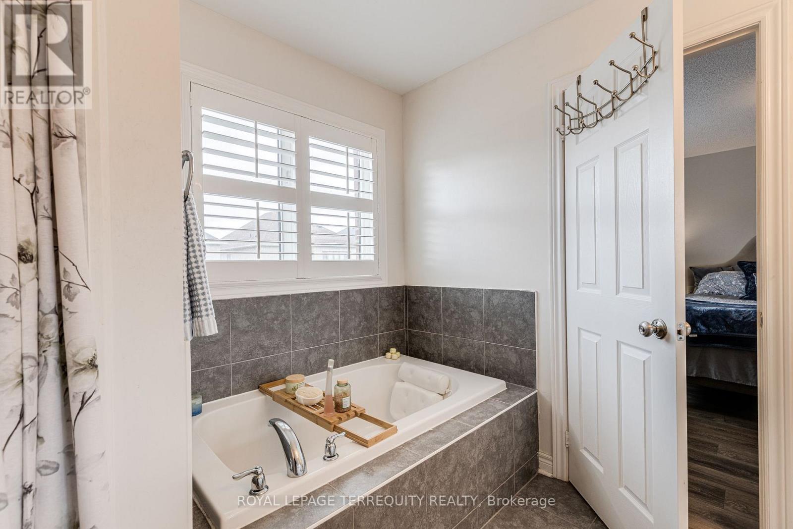 51 Weaver Terrace, New Tecumseth, Ontario  L0G 1W0 - Photo 19 - N12153962
