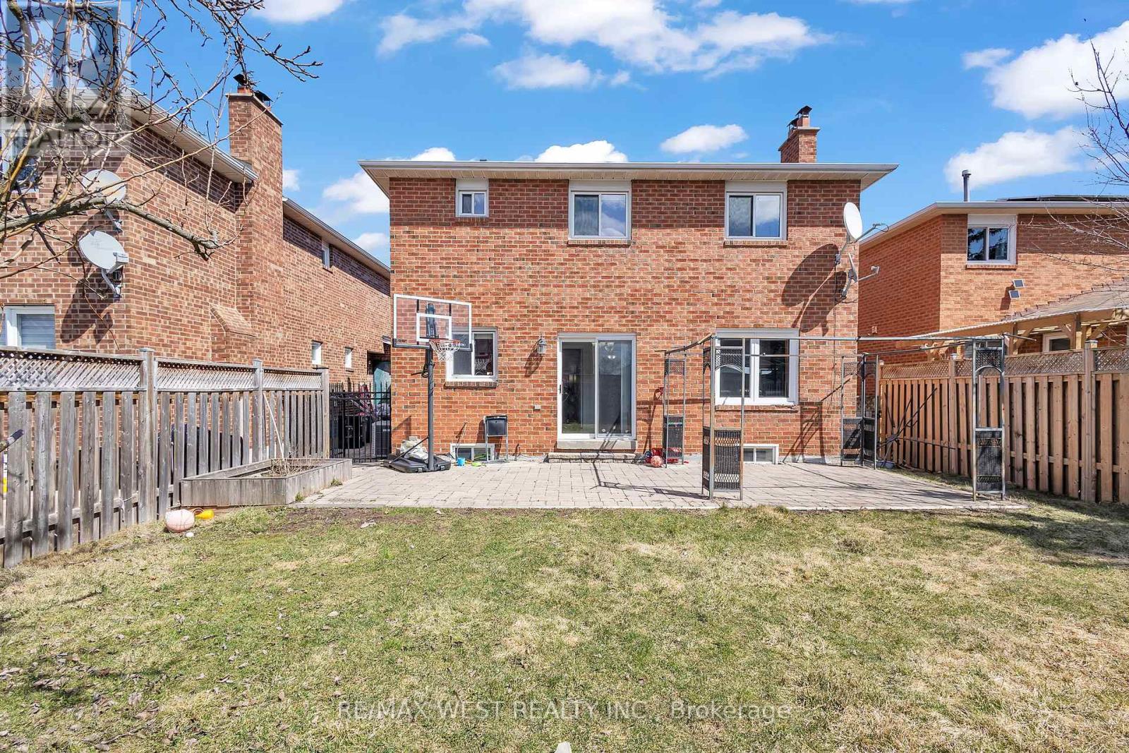 92 Ridgefield Crescent, Vaughan (Maple), Ontario  L6A 1J8 - Photo 34 - N12154089