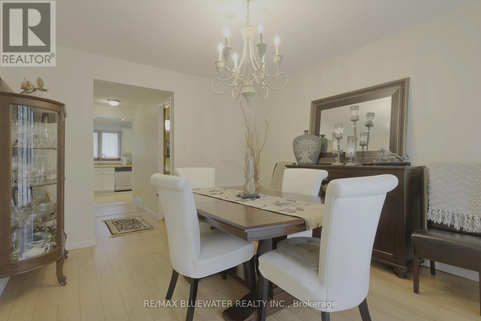 10372 Sherwood Crescent, Lambton Shores, Ontario  N0M 1T0 - Photo 10 - X12134317