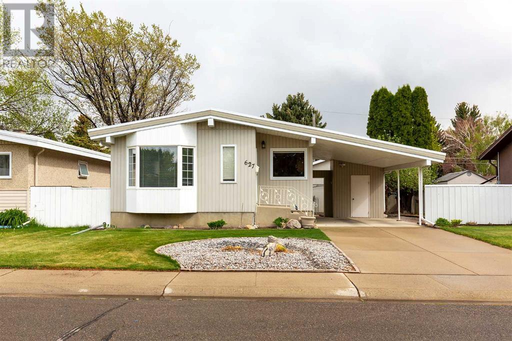 Property at 627 25 Street N image 1