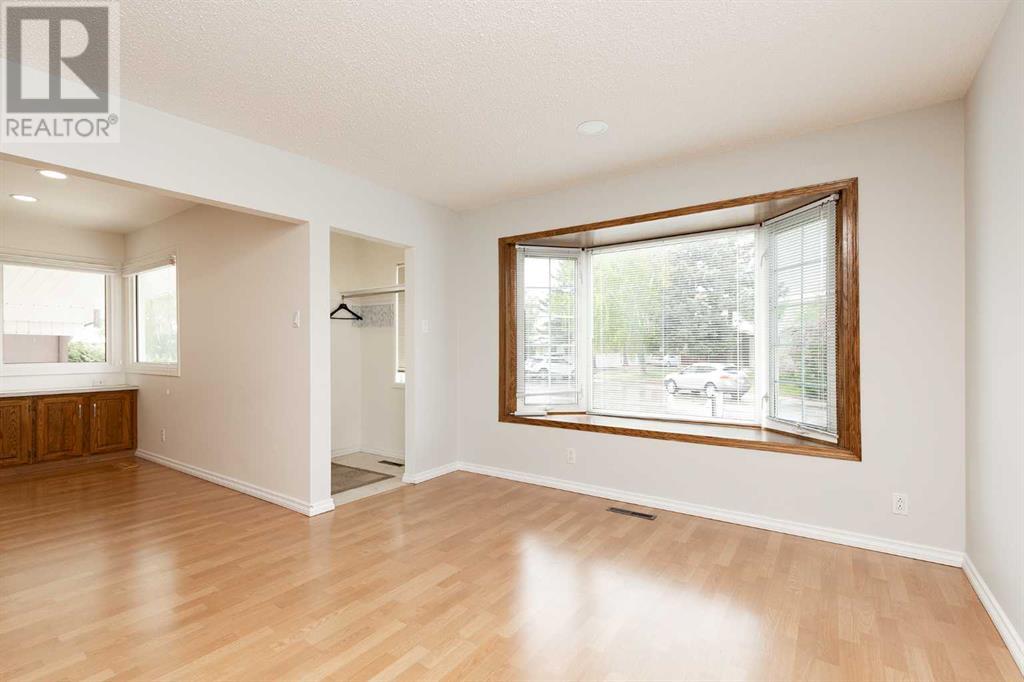 Property at 627 25 Street N image 2