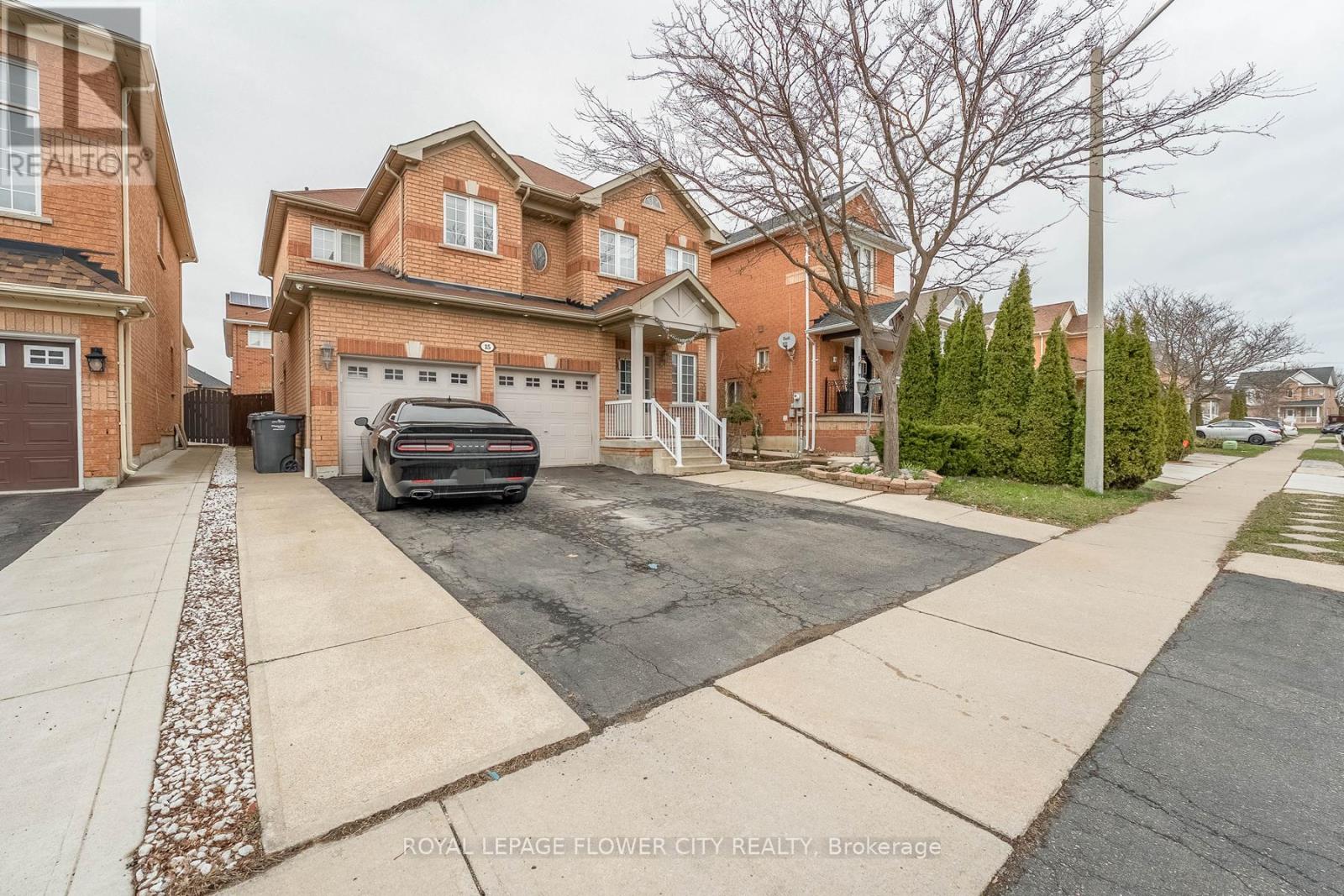 Property at 15 RYEGRASS CRESCENT image 3
