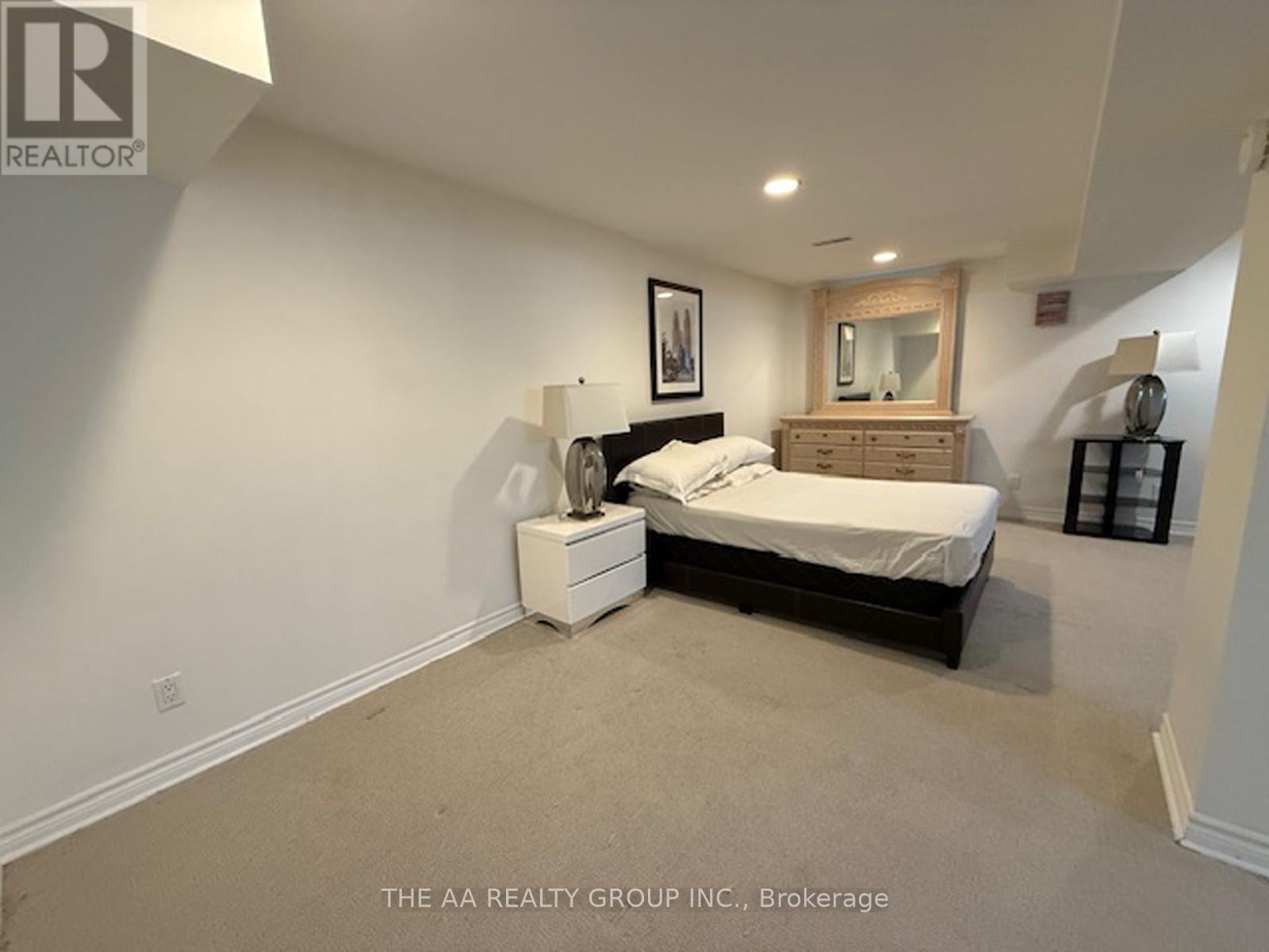 Bsmt - 1502 Thetford Court, Mississauga, Ontario  L5J 3N5 - Photo 2 - W12154020