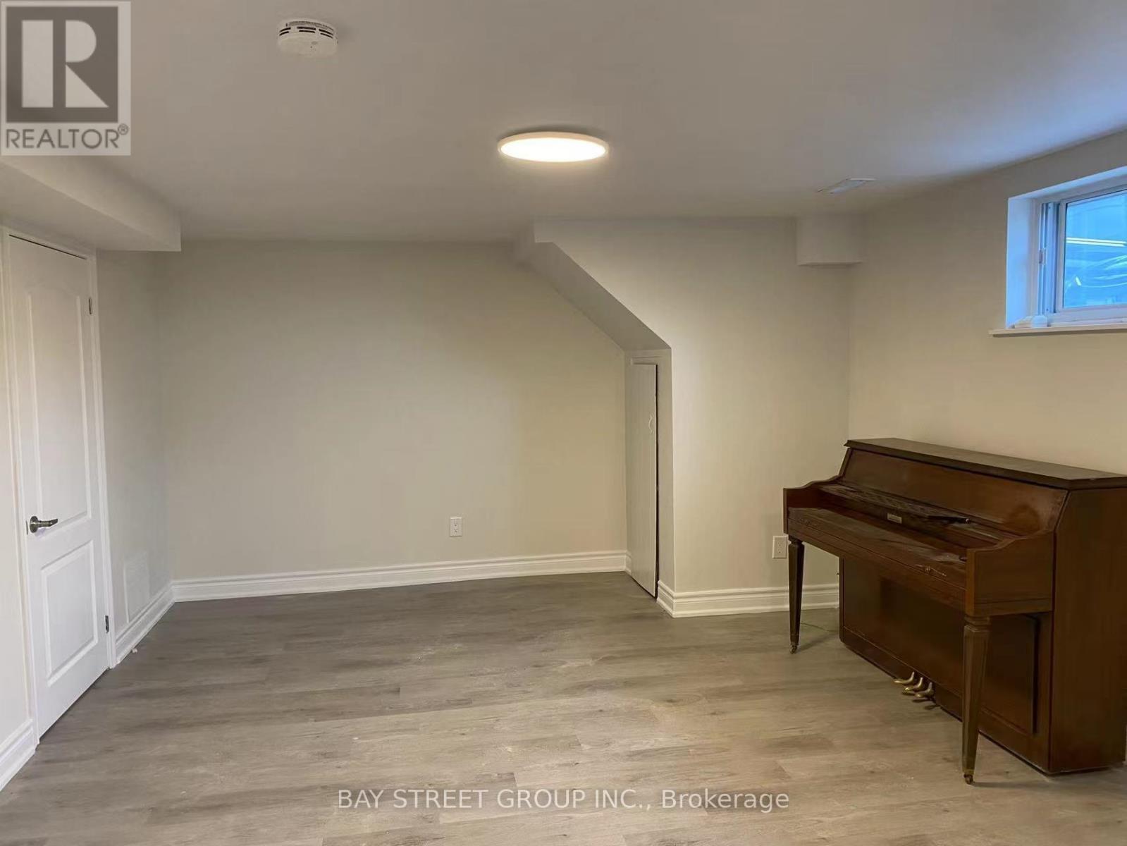 Property at 170 GRACEFIELD AVENUE image 5