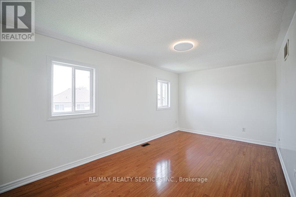 33 Fishing Crescent, Brampton, Ontario  L6V 4S4 - Photo 11 - W12154063
