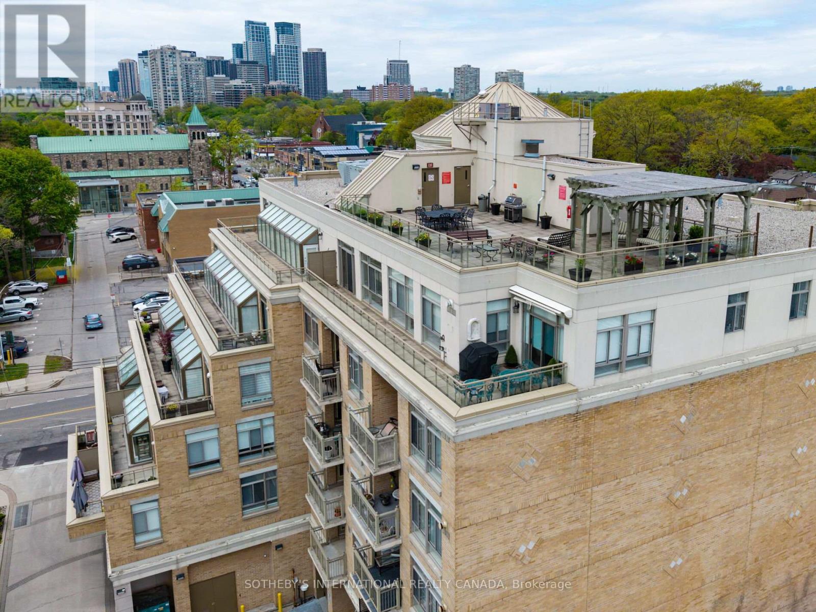 601 - 935 Royal York Road, Toronto (Stonegate-Queensway), Ontario  M8Y 4H1 - Photo 2 - W12154096
