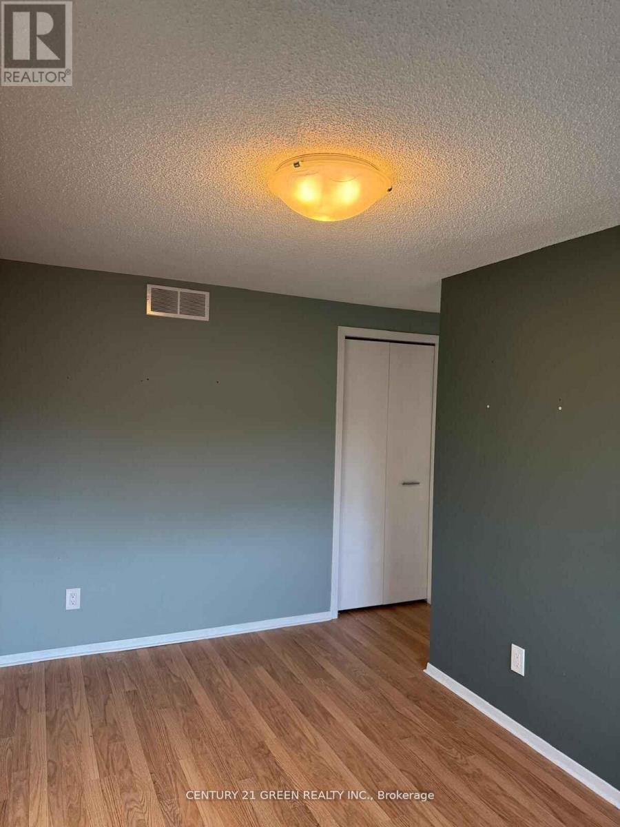 720 Hillary Street, Sarnia, Ontario  N7T 7T8 - Photo 12 - X12153918