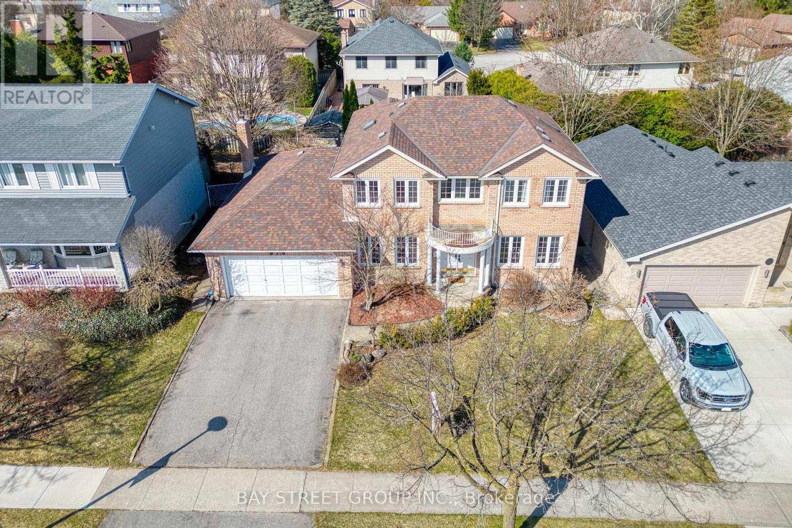 Photo 3 of 47 for 976 Griffith Street