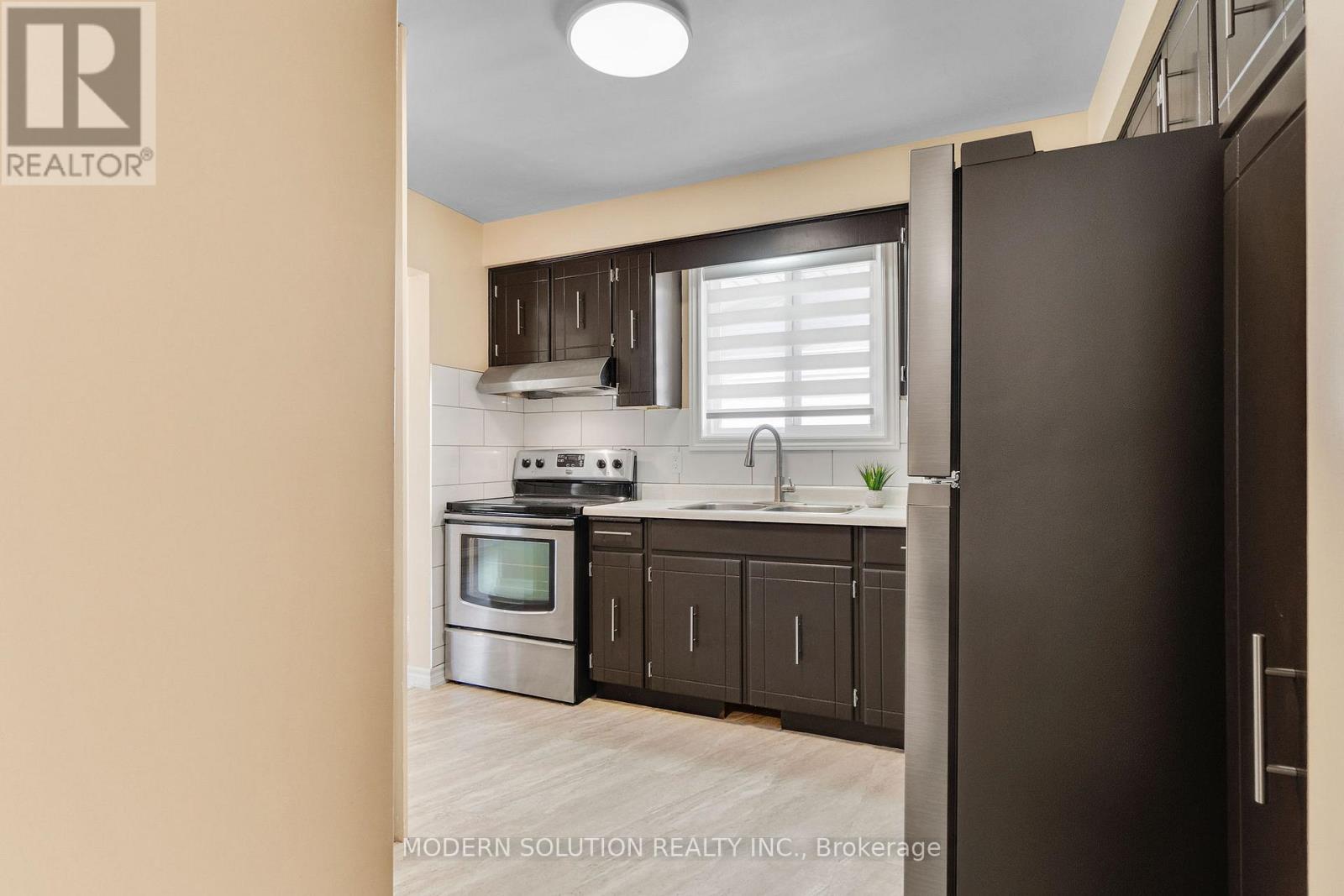 90 Glen Park Road, St. Catharines, Ontario  L2N 3E9 - Photo 15 - X12153947