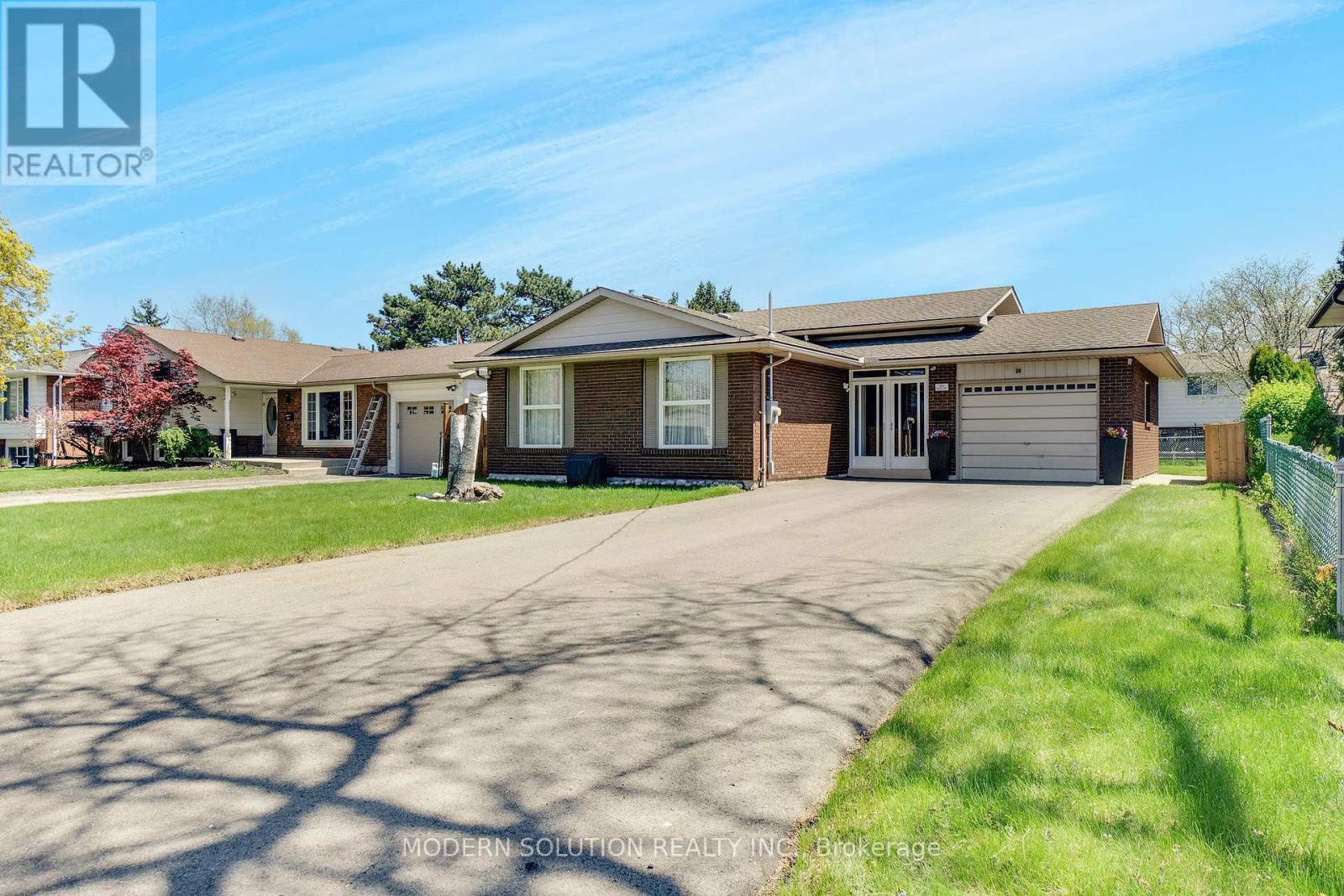 90 Glen Park Road, St. Catharines, Ontario  L2N 3E9 - Photo 2 - X12153947
